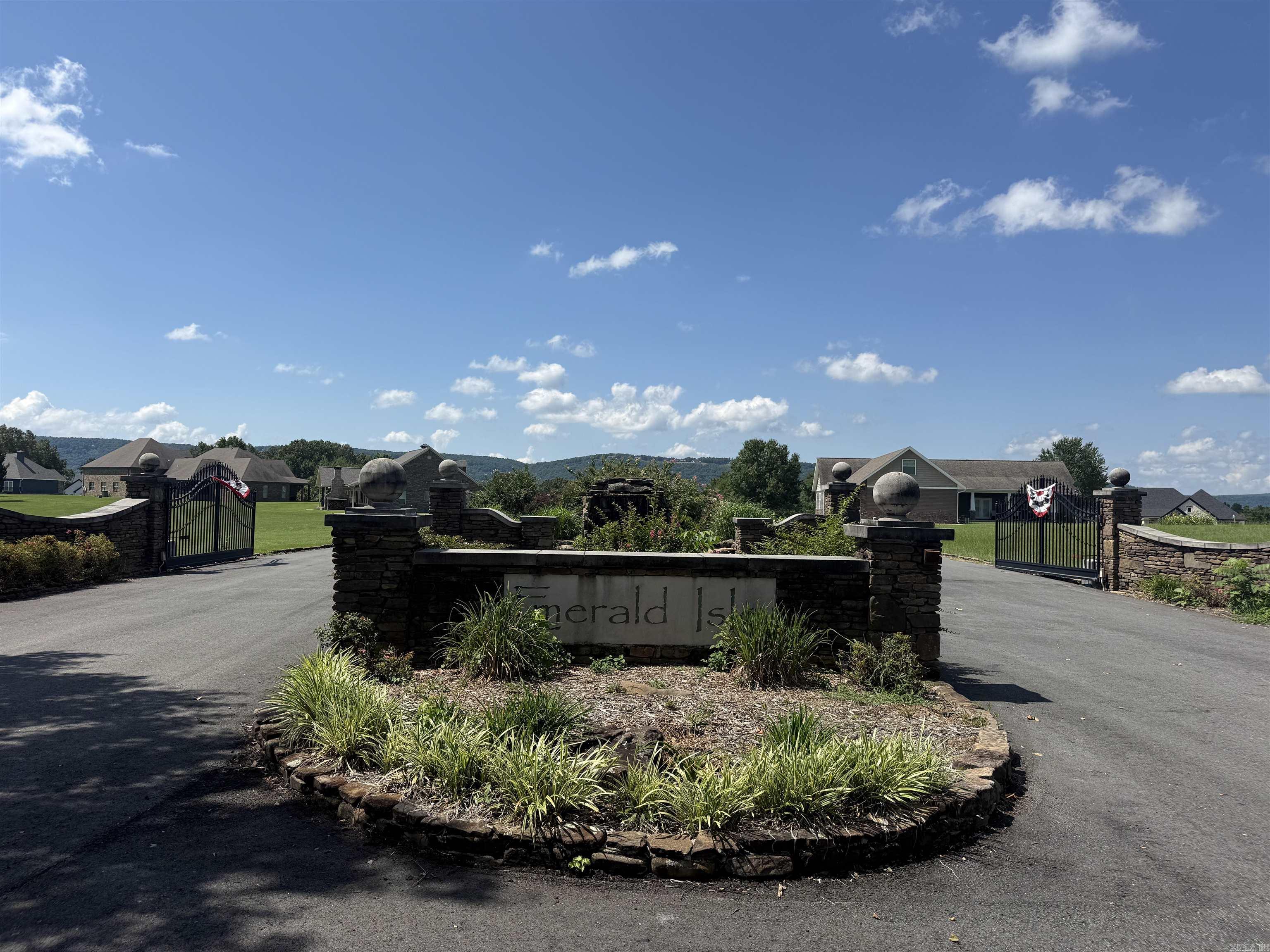 90 Emerald Lane Greers Ferry, AR 72067