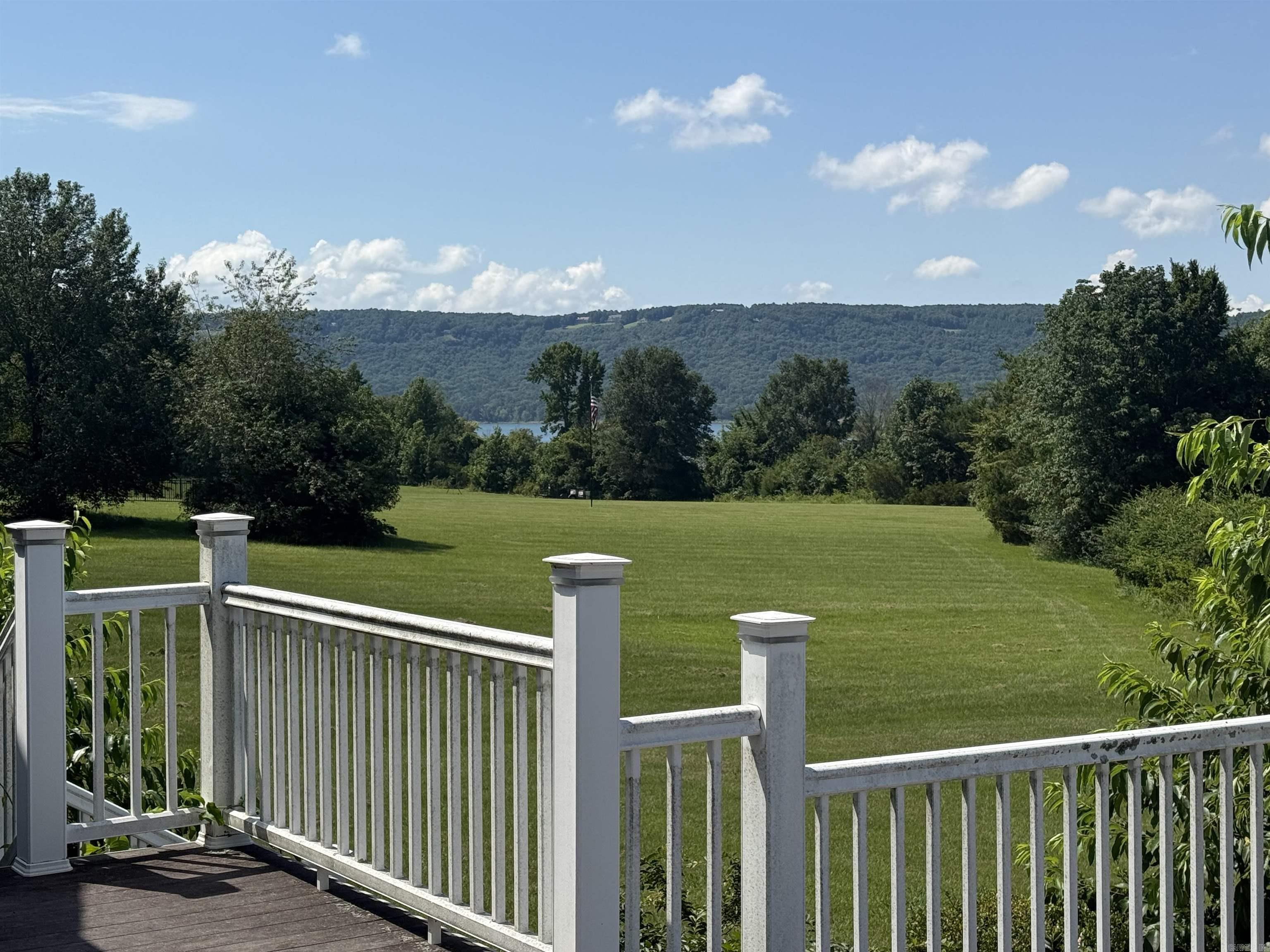 90 Emerald Lane Greers Ferry, AR 72067