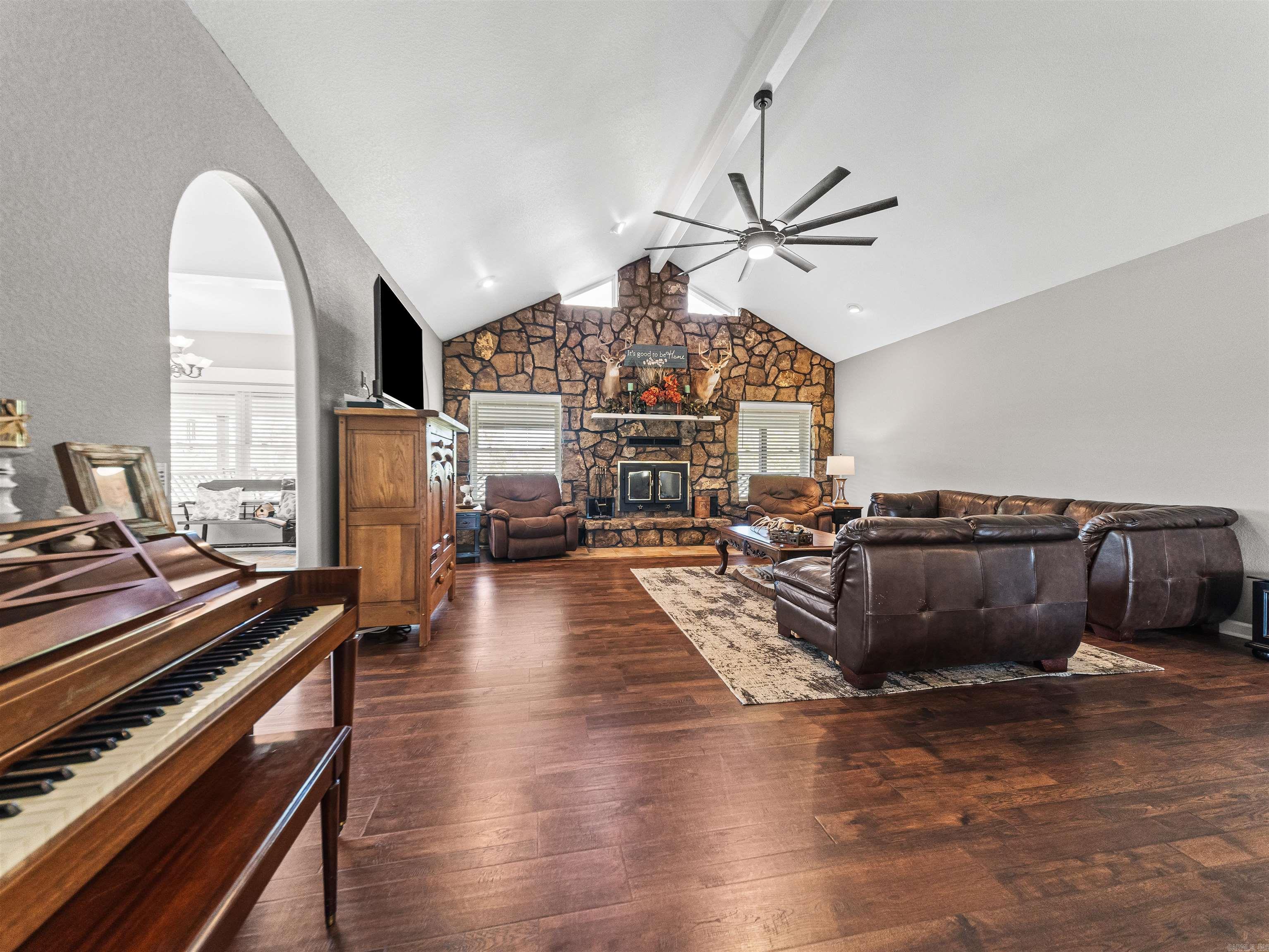 163 Barbie  Mount Ida, AR