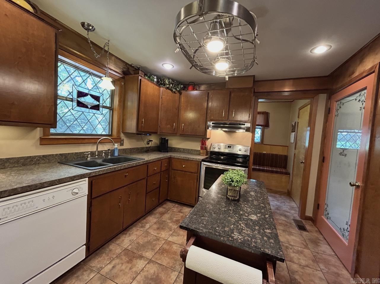 89 HERITAGE  Greers Ferry, AR