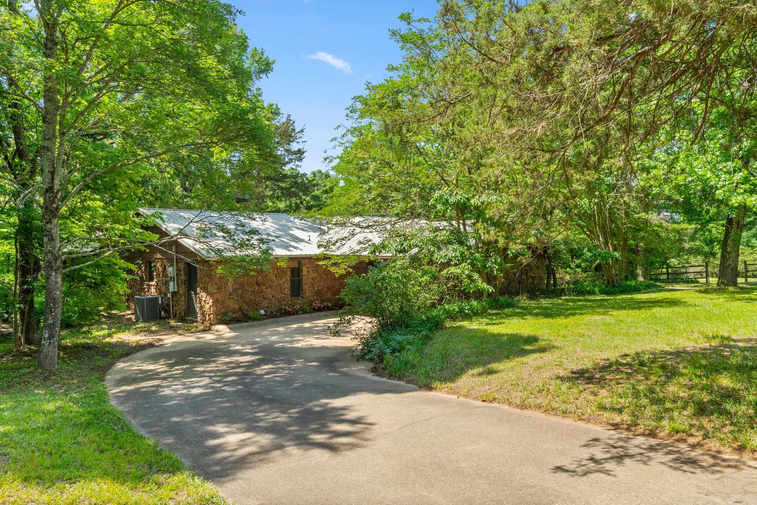 269 W Pleasant Valley Road  Greenbrier, AR