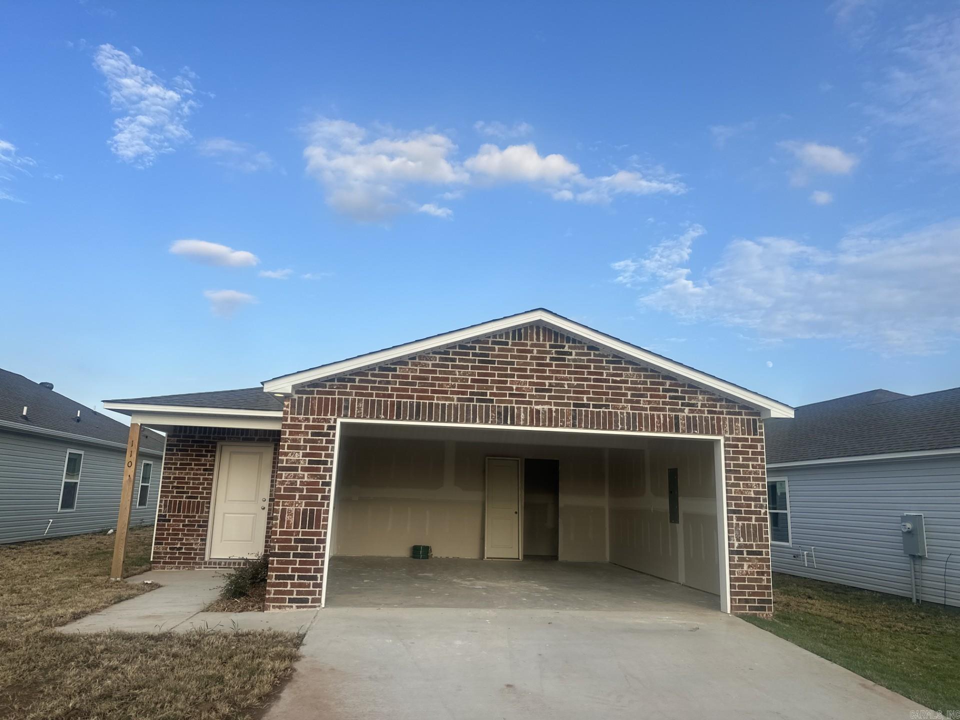 110 Lucy Lane — exterior