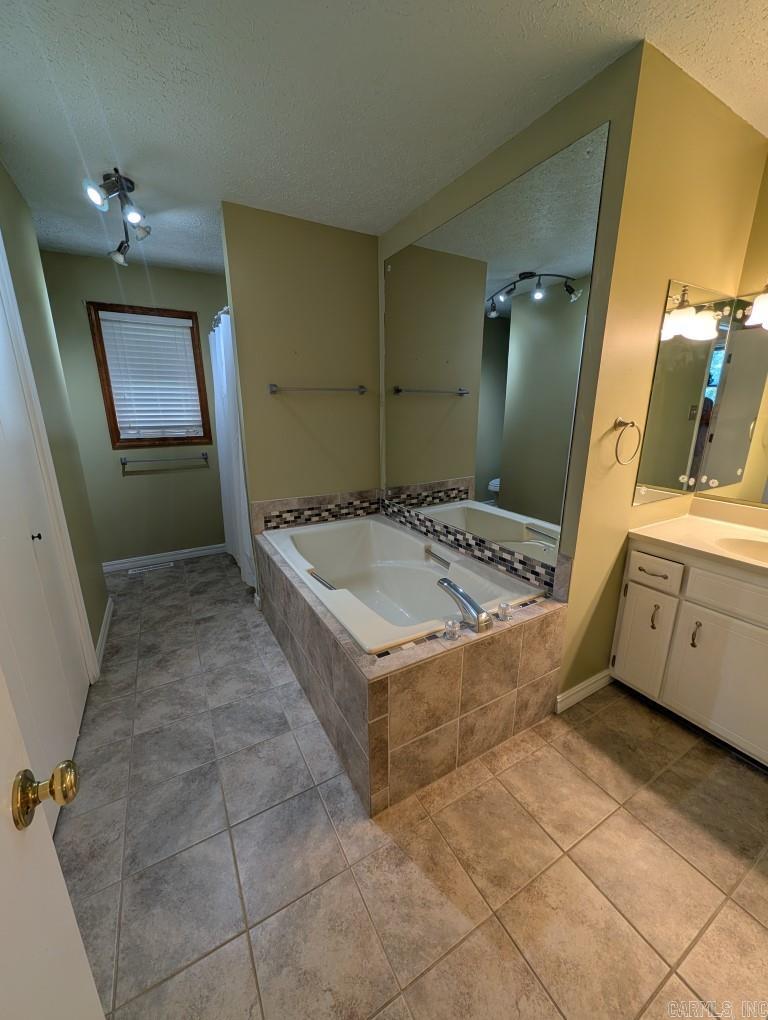 208 MC 6087  Yellville, AR