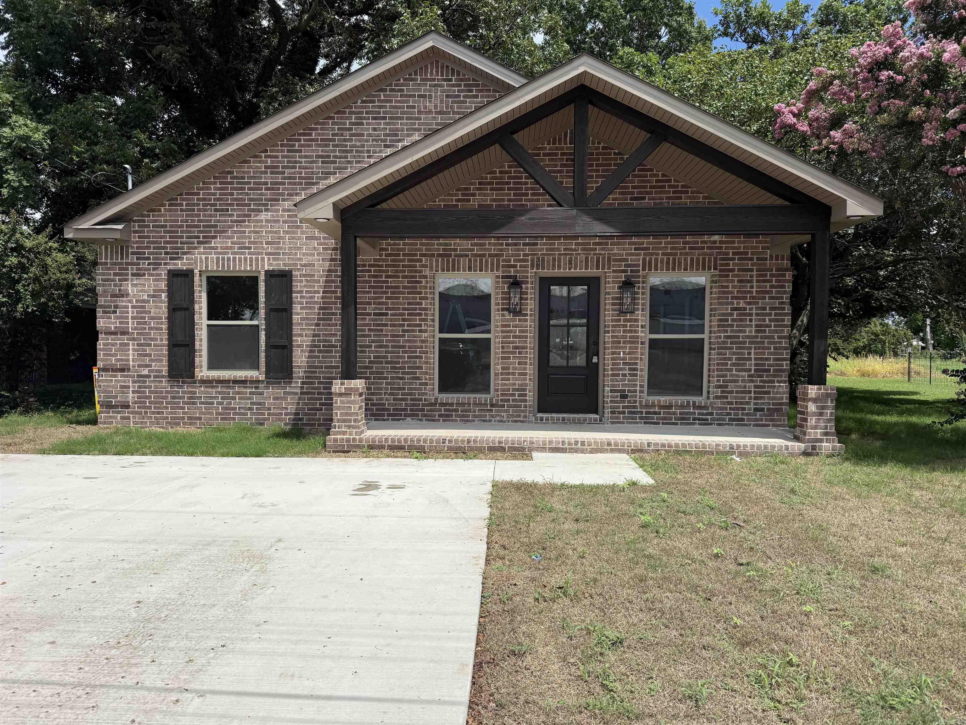 204 NE Main  Monette, AR