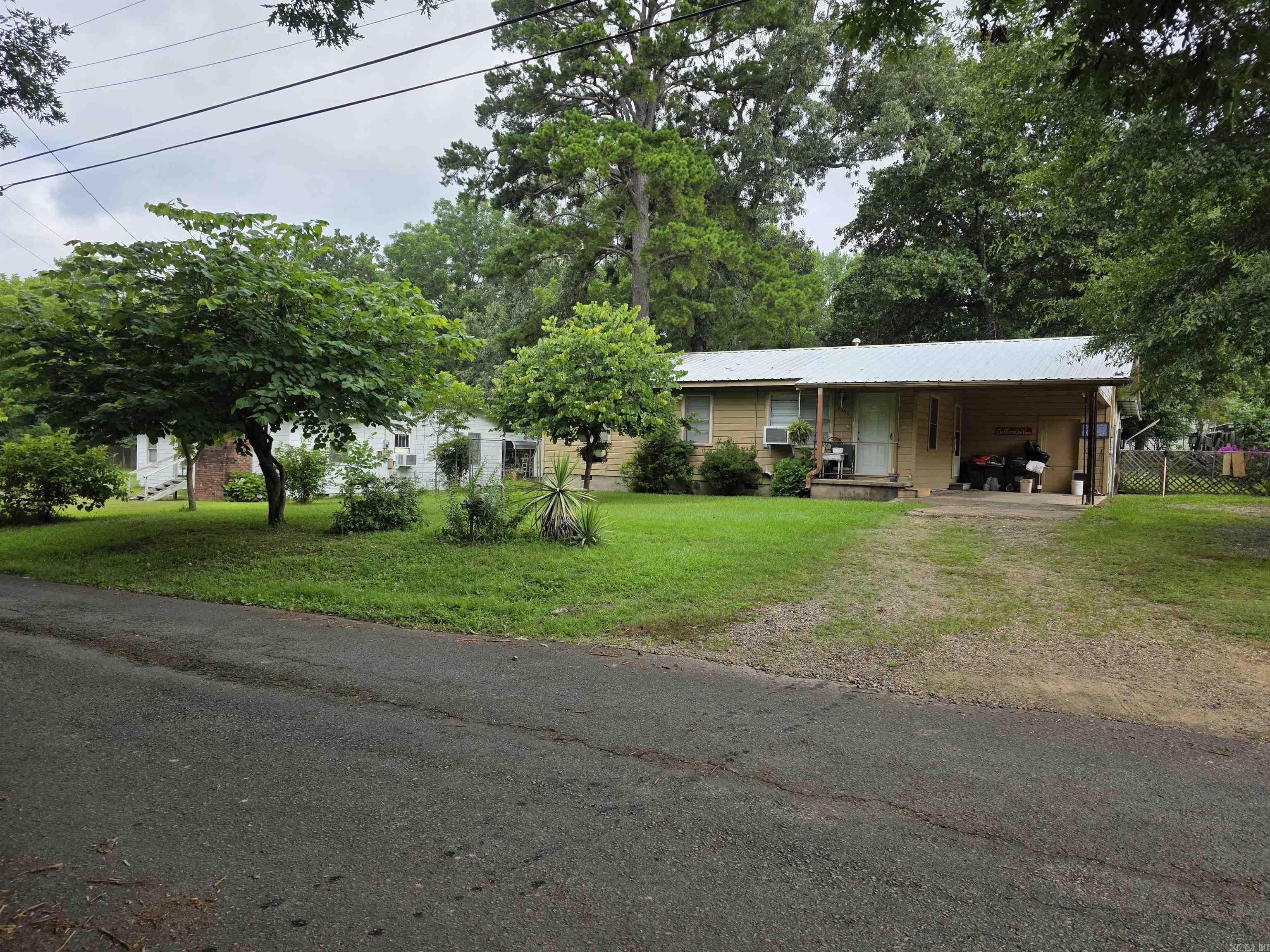 2005 Andrys Ave  Mena, AR