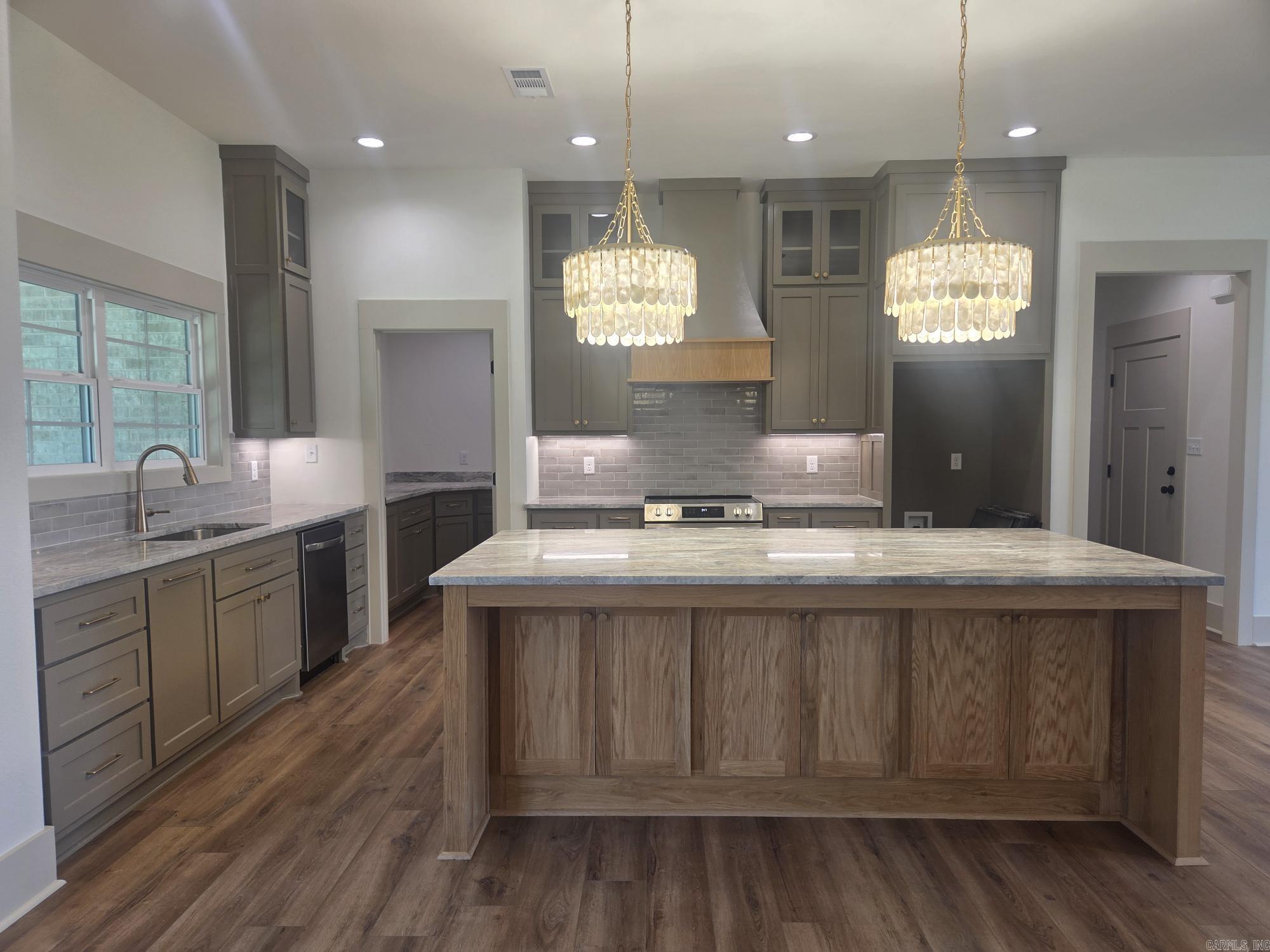1800 Seattle Slew Searcy, AR 72143