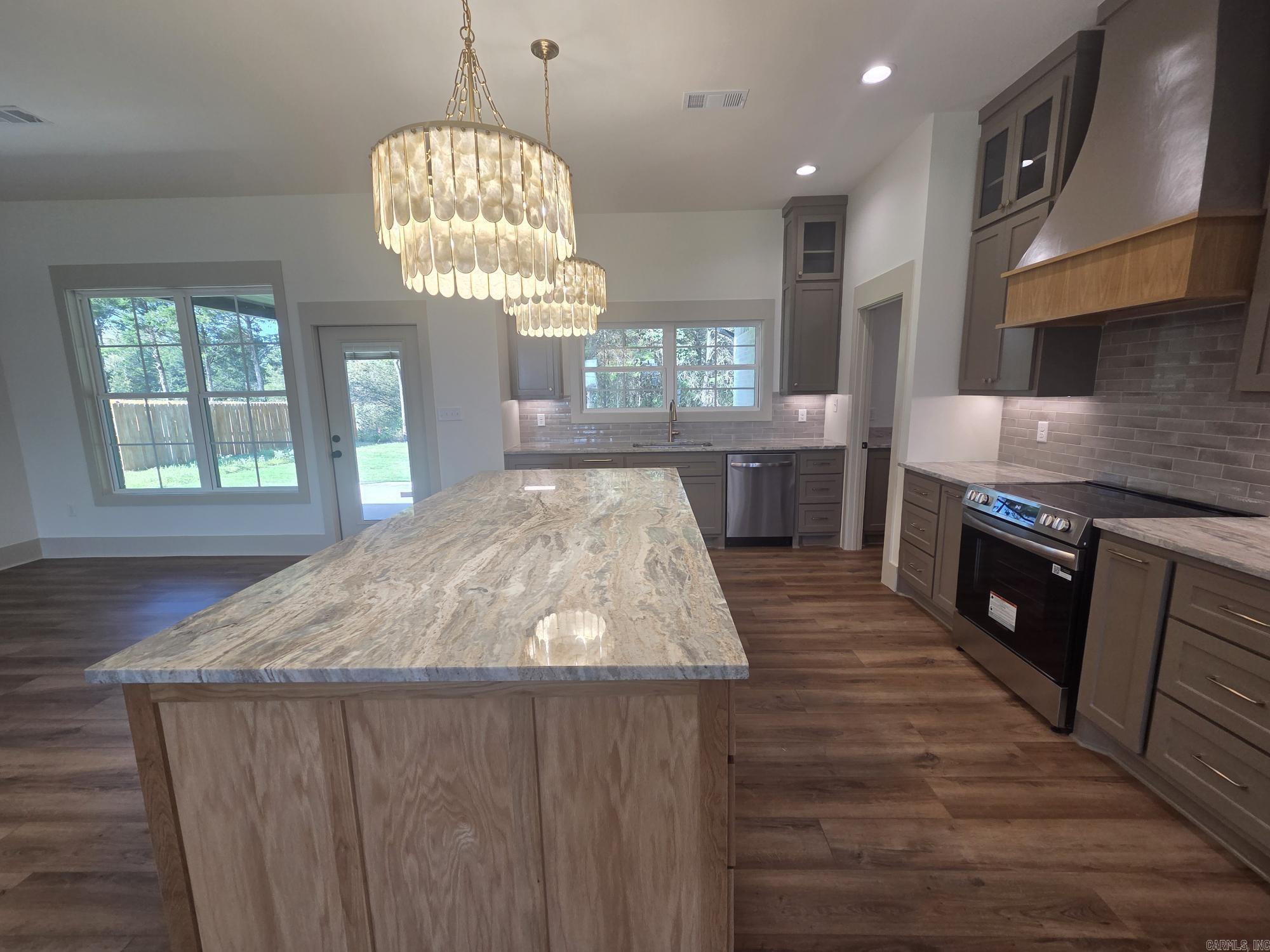 1800 Seattle Slew Searcy, AR 72143