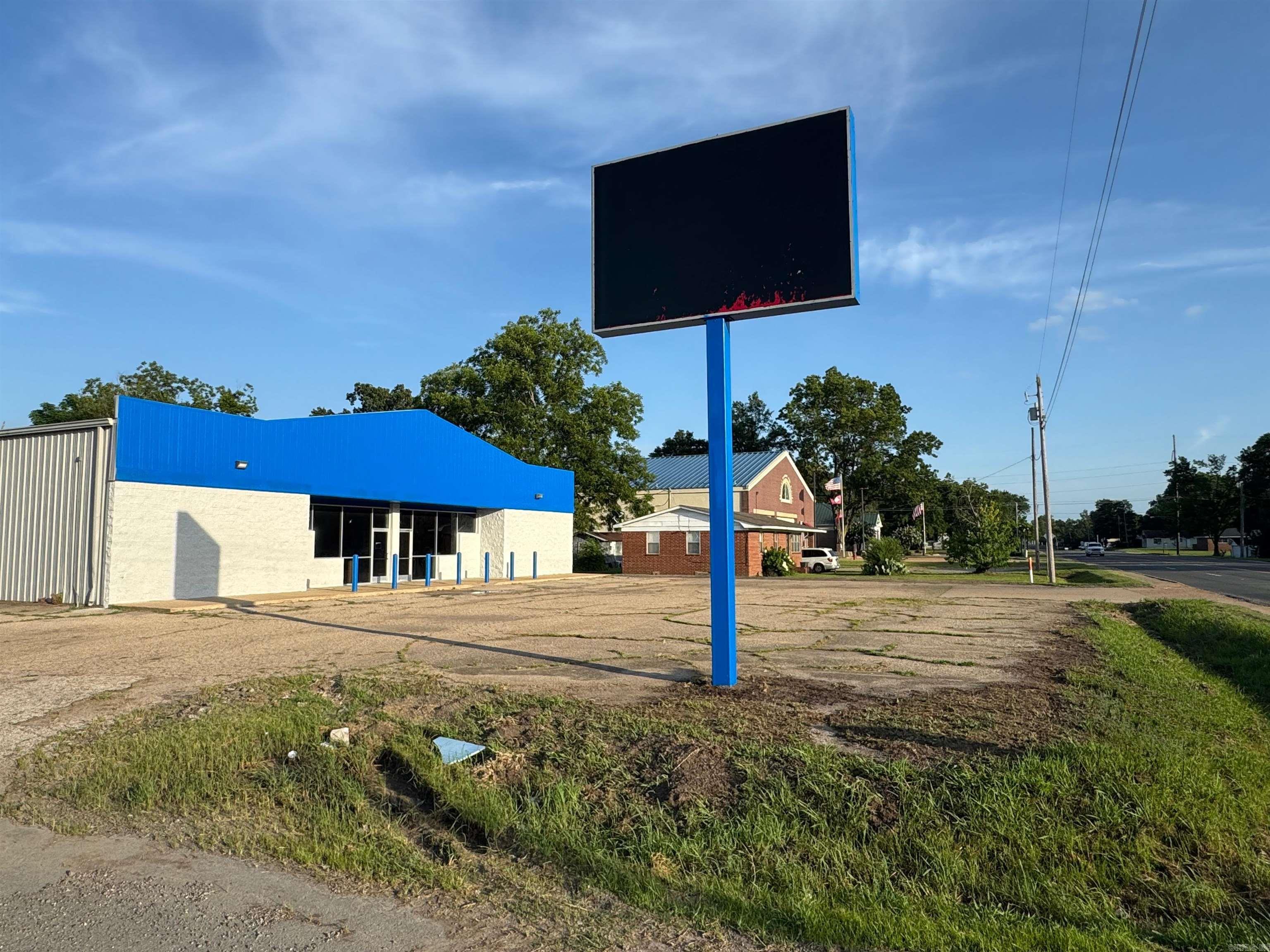 820 N MAIN  Brinkley, AR