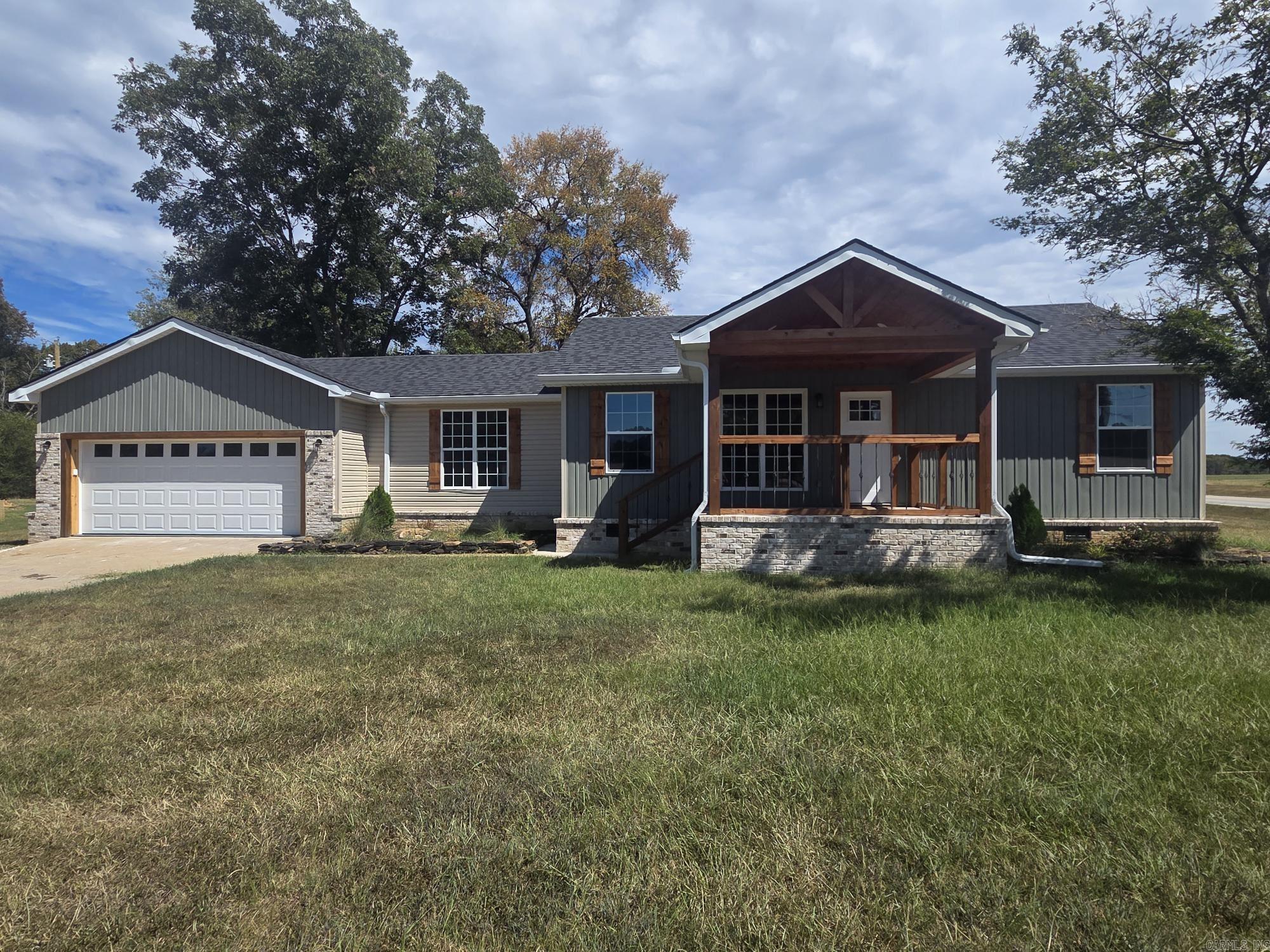 149 Meadowbrook — exterior