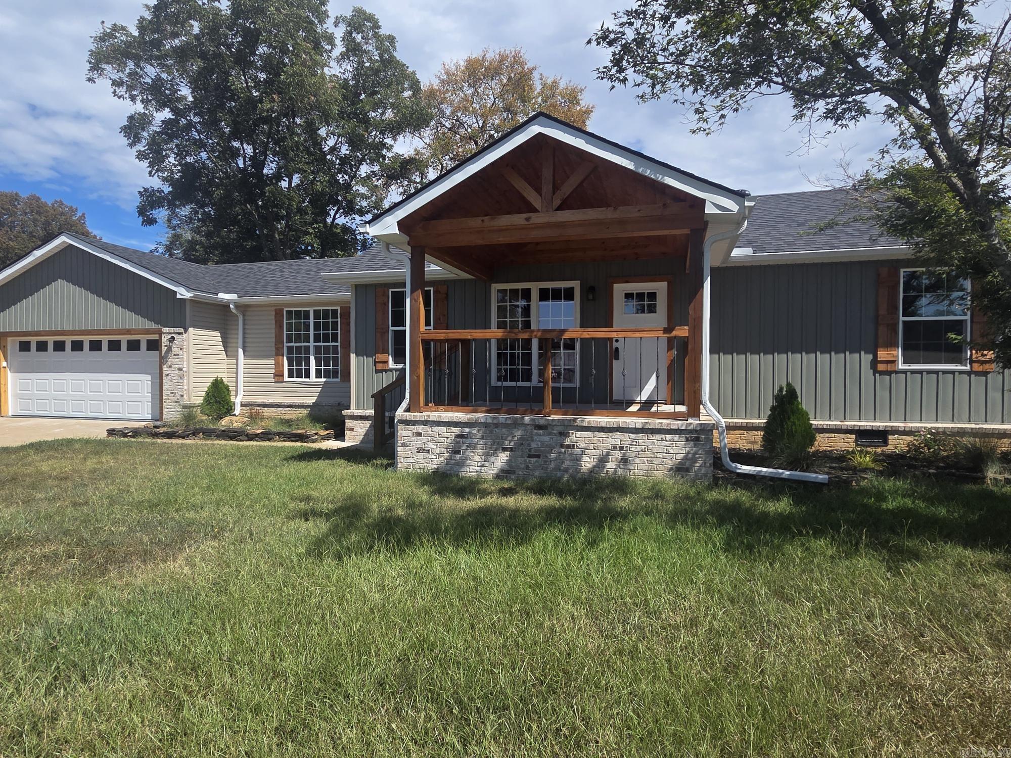 149 Meadowbrook — photo 3
