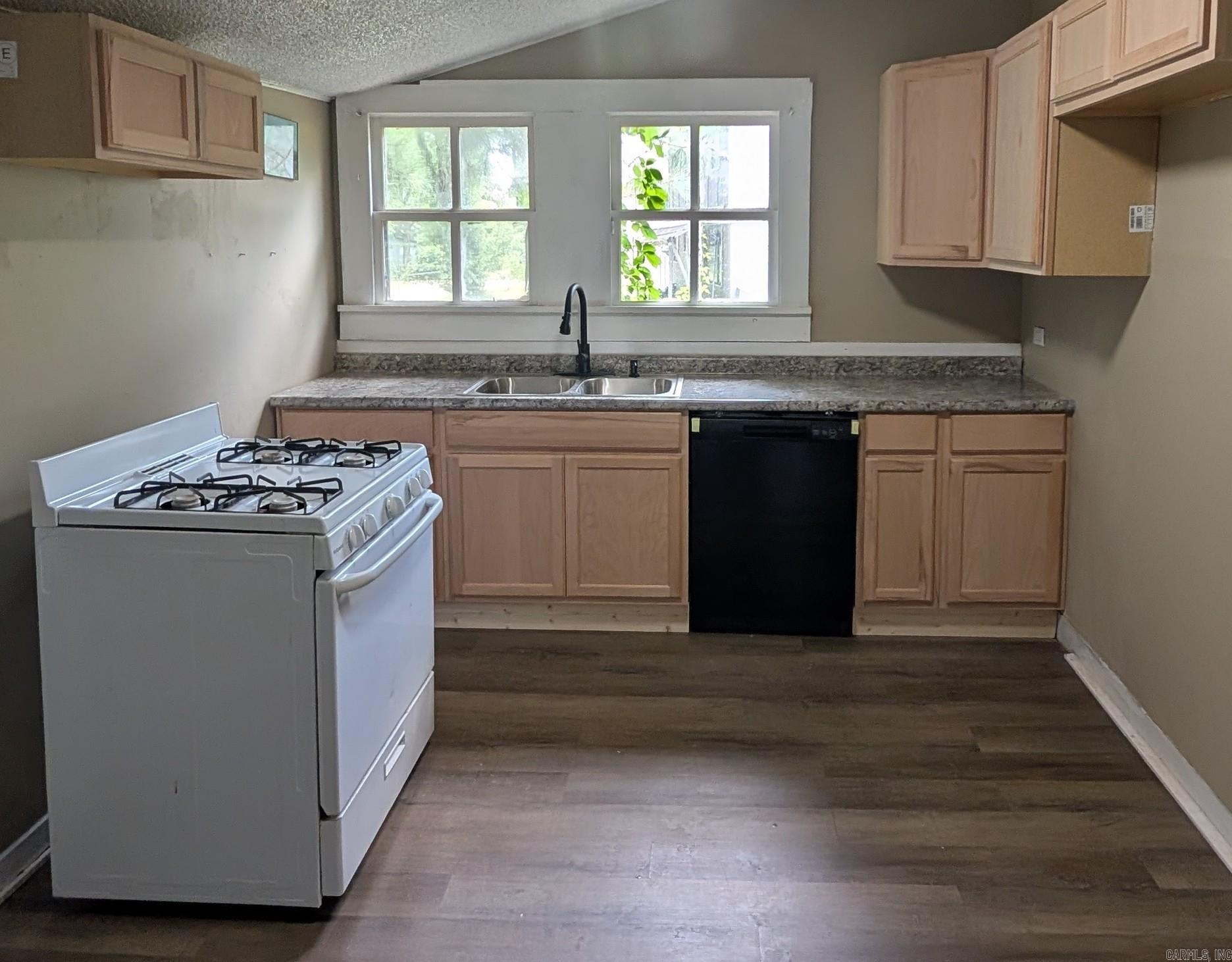 2115 Wright  Benton, AR