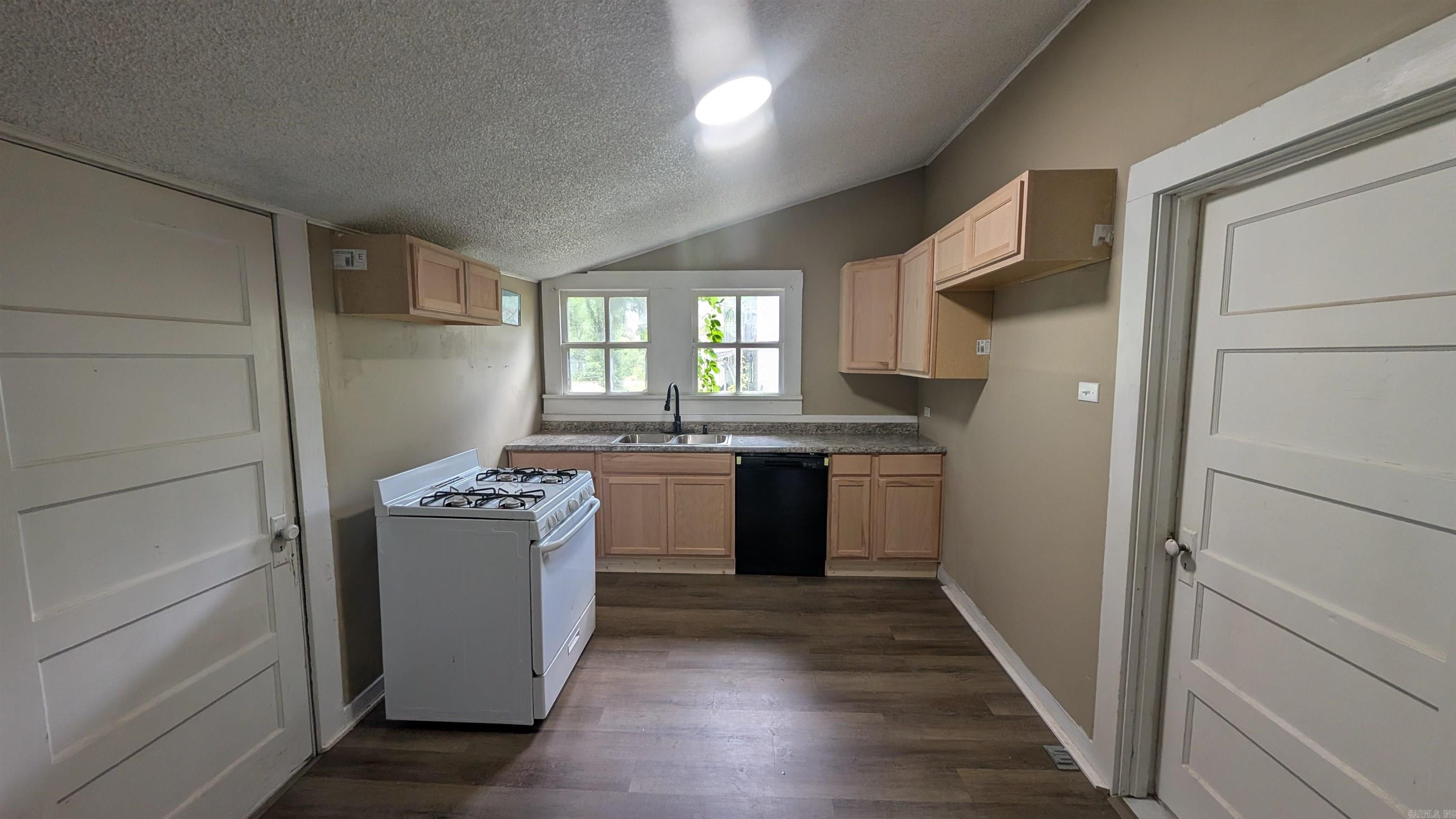 2115 Wright  Benton, AR