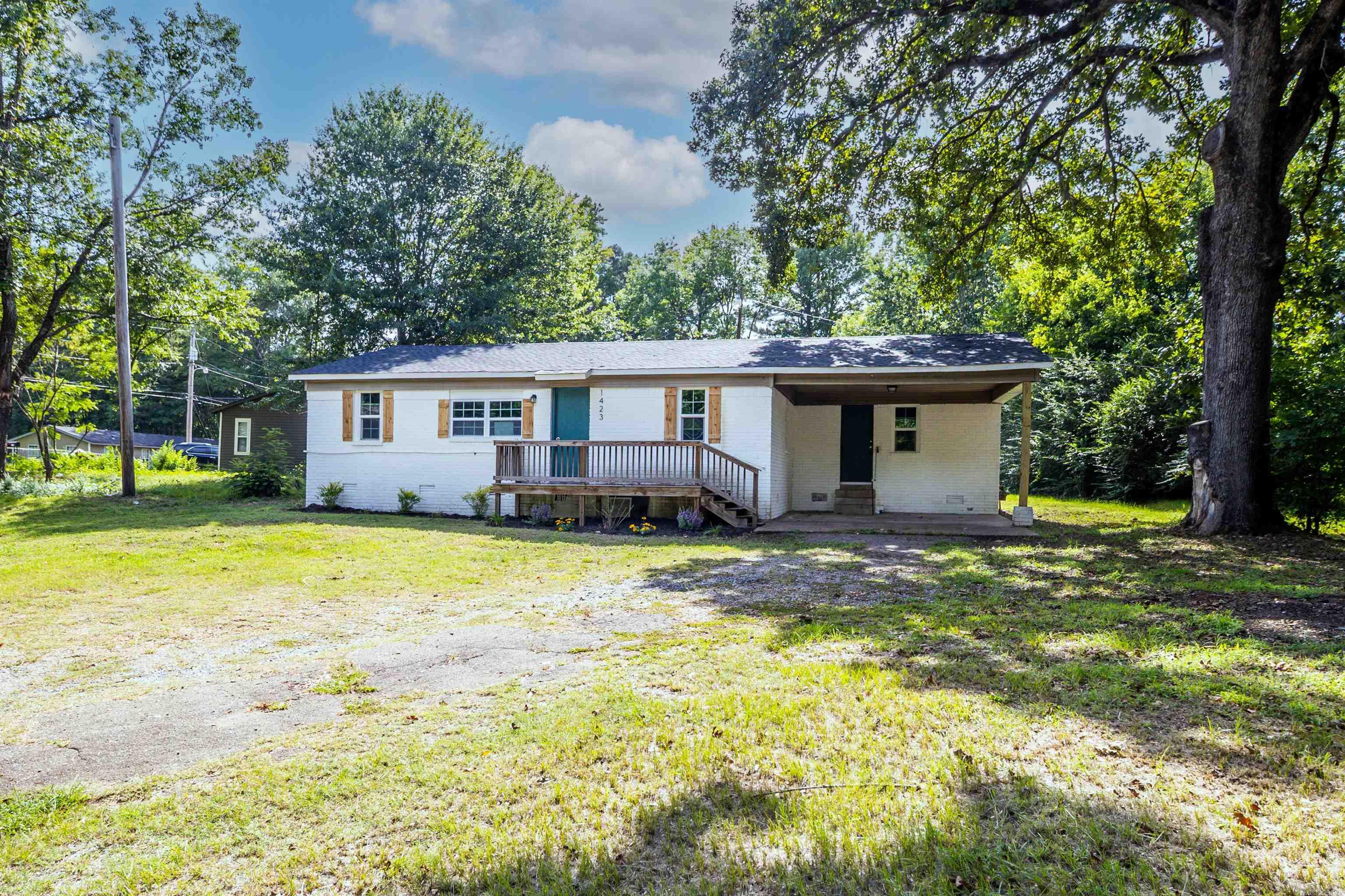 1423 1/2 S East St  Benton, AR
