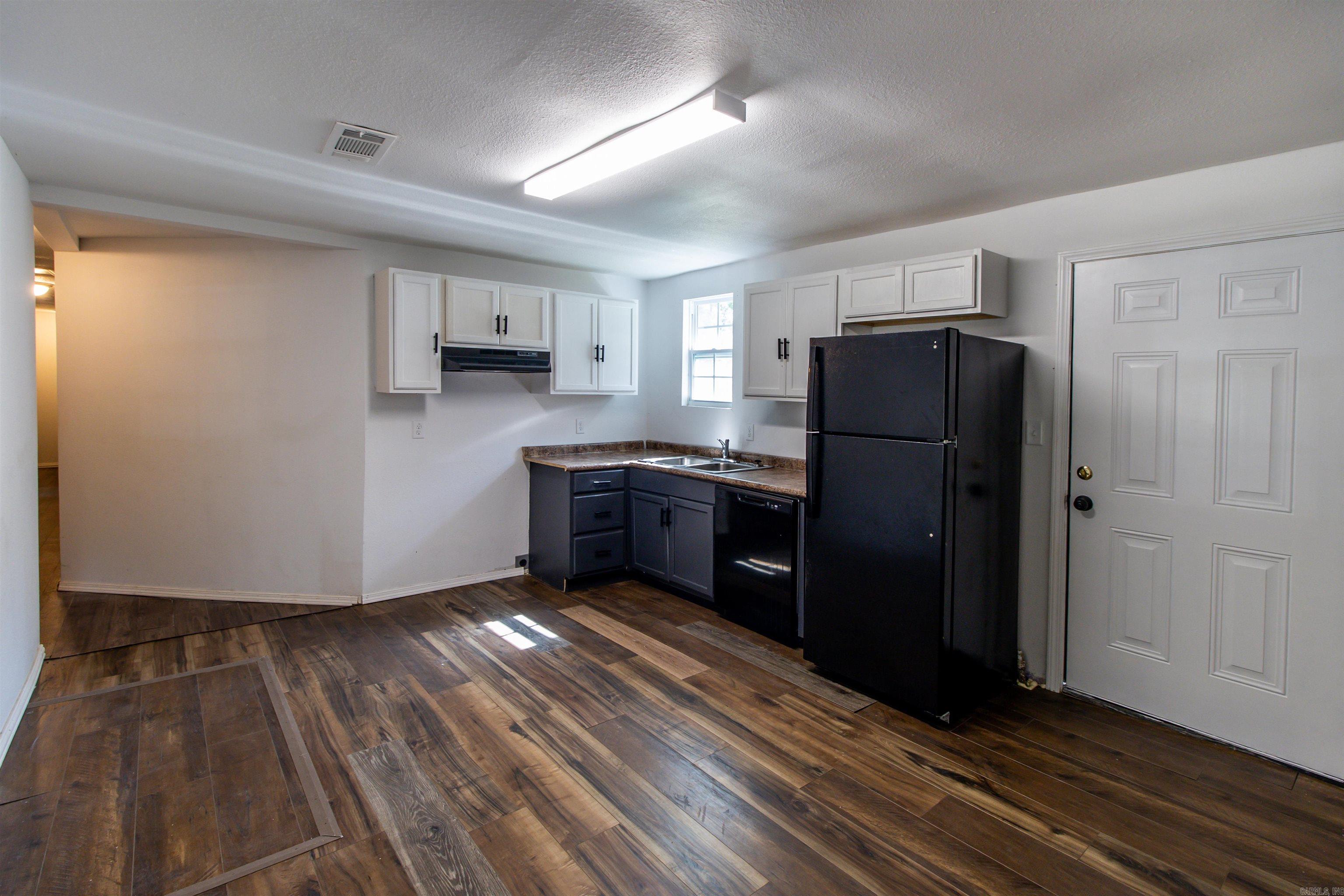 1423 1/2 S East St  Benton, AR