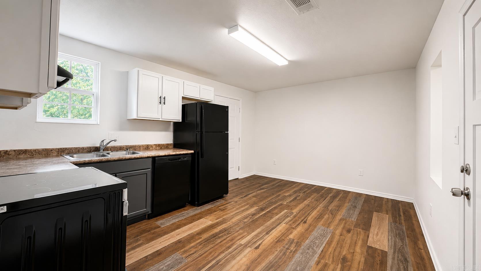 1423 1/2 S East St  Benton, AR