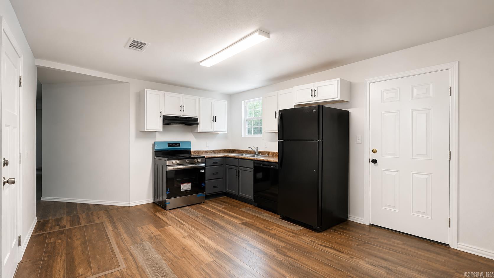 1423 1/2 S East St  Benton, AR
