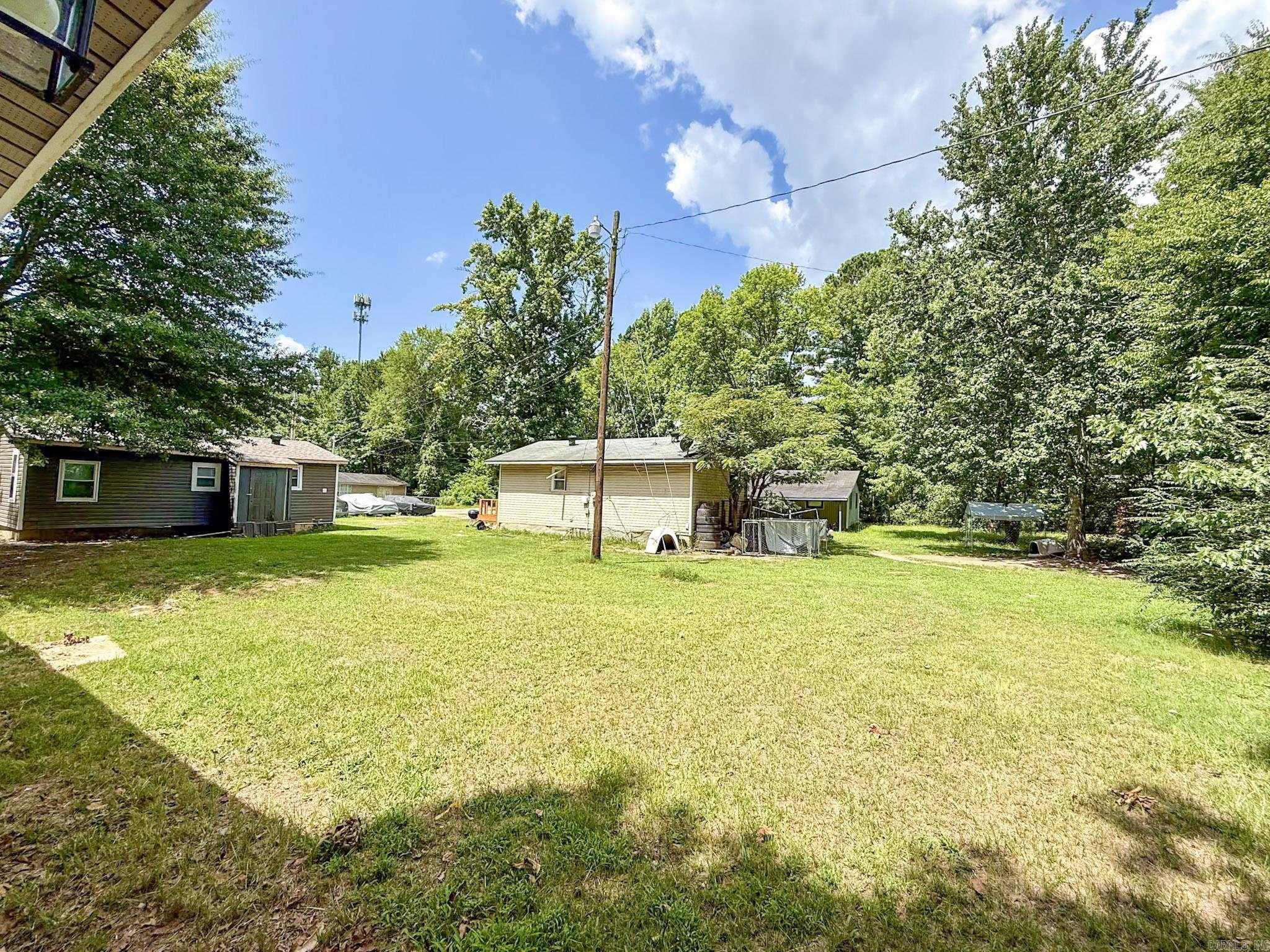 1423 1/2 S East St  Benton, AR