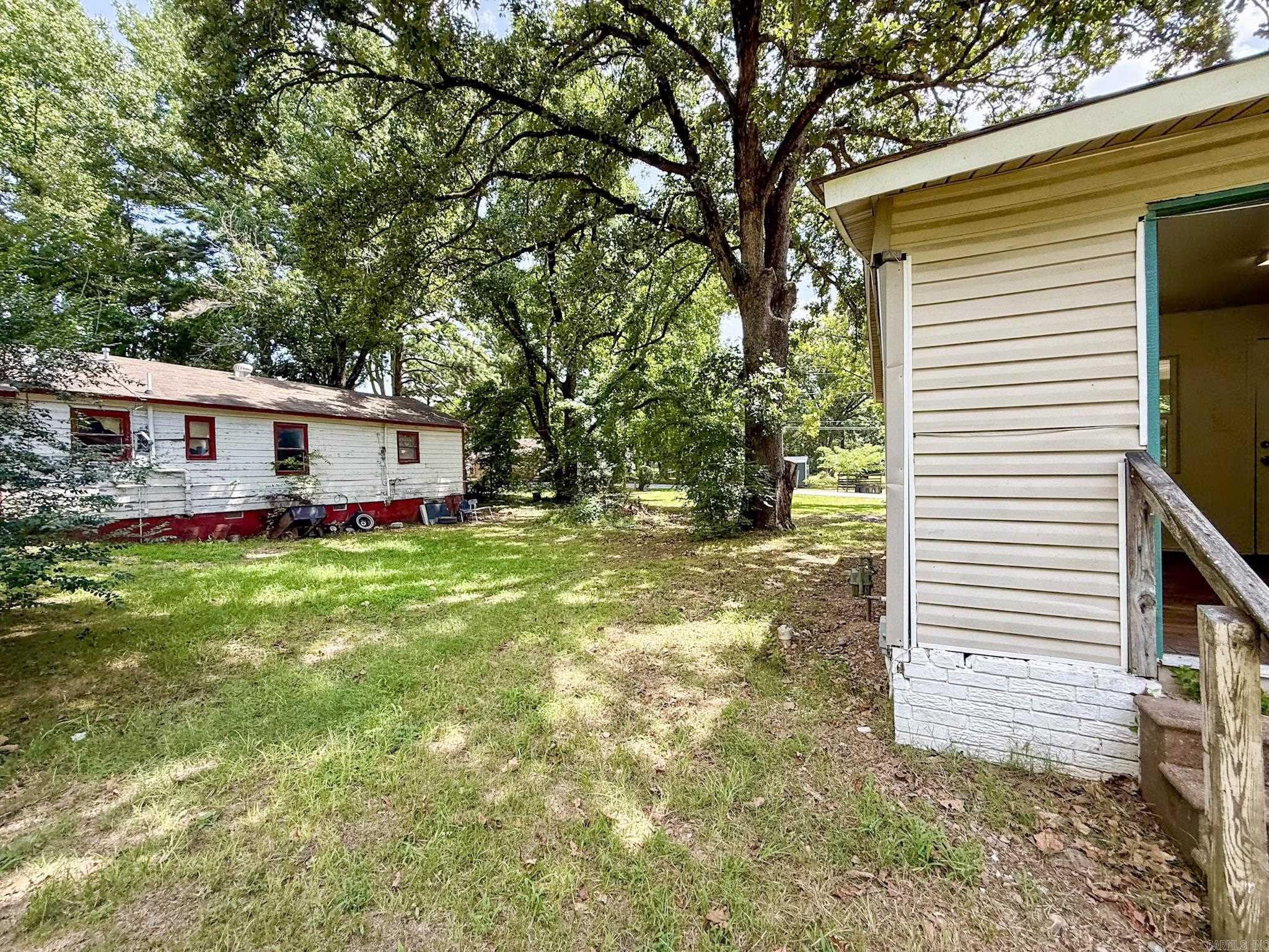 1423 1/2 S East St  Benton, AR