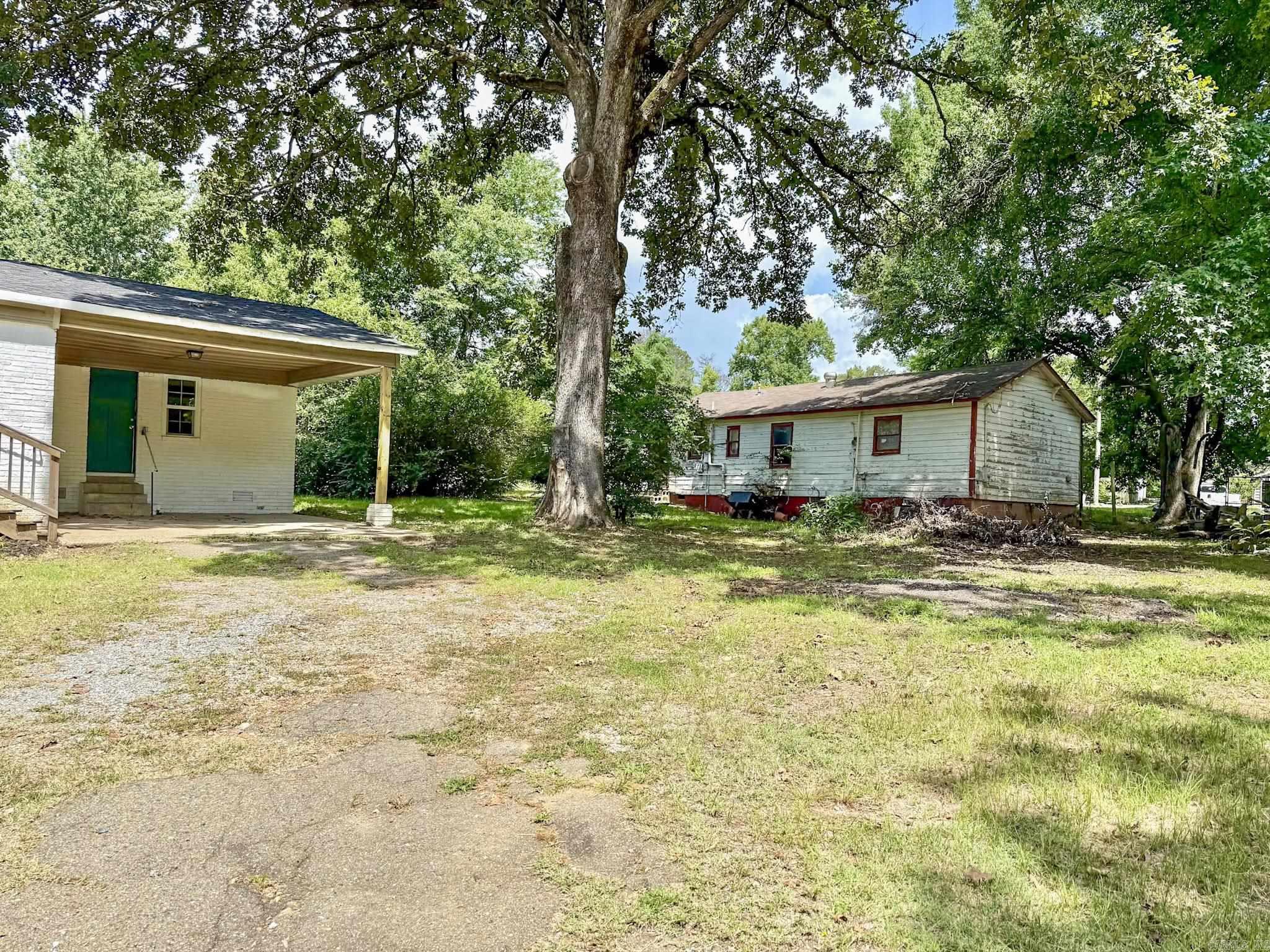 1423 1/2 S East St  Benton, AR