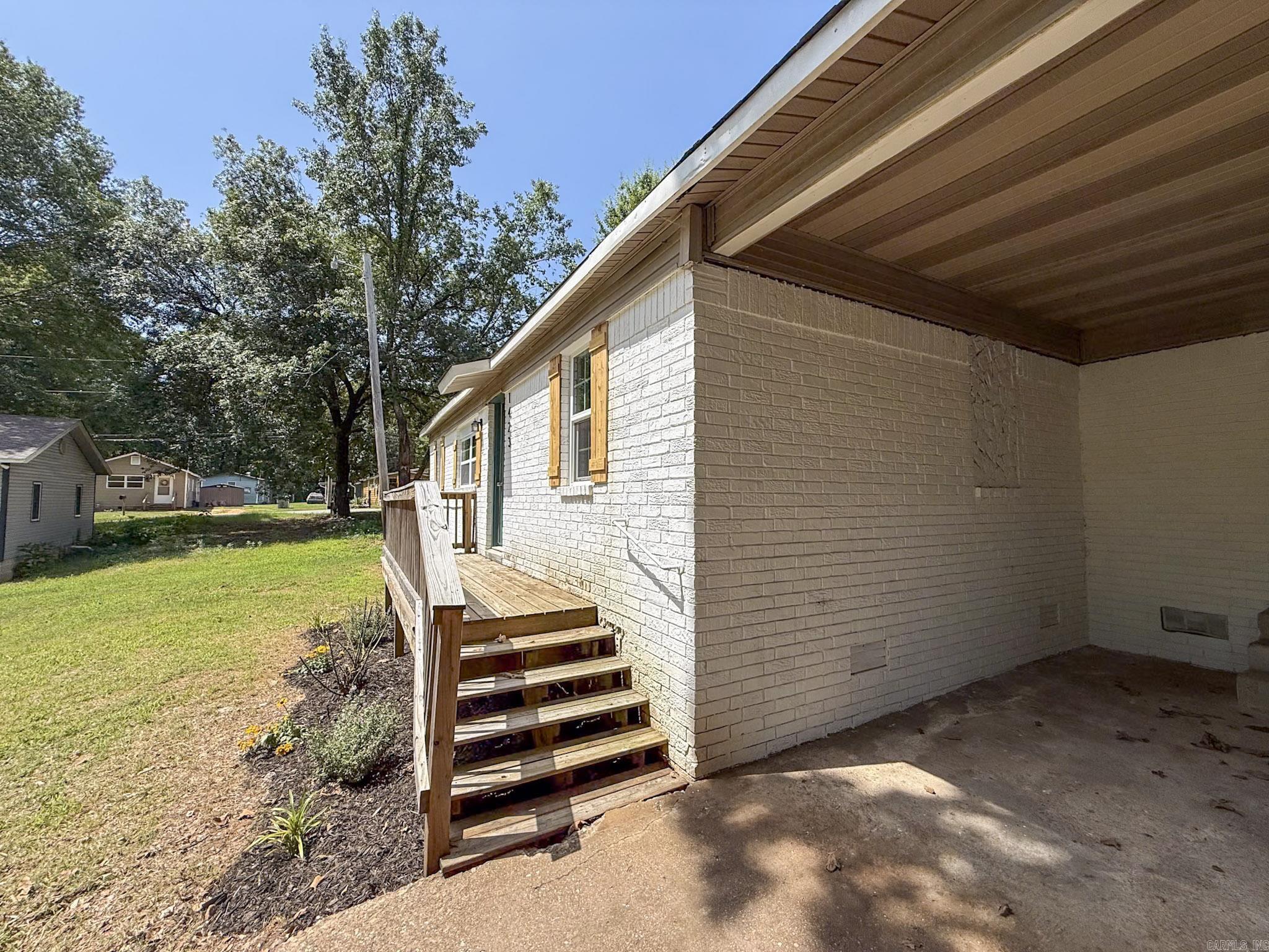 1423 1/2 S East St  Benton, AR