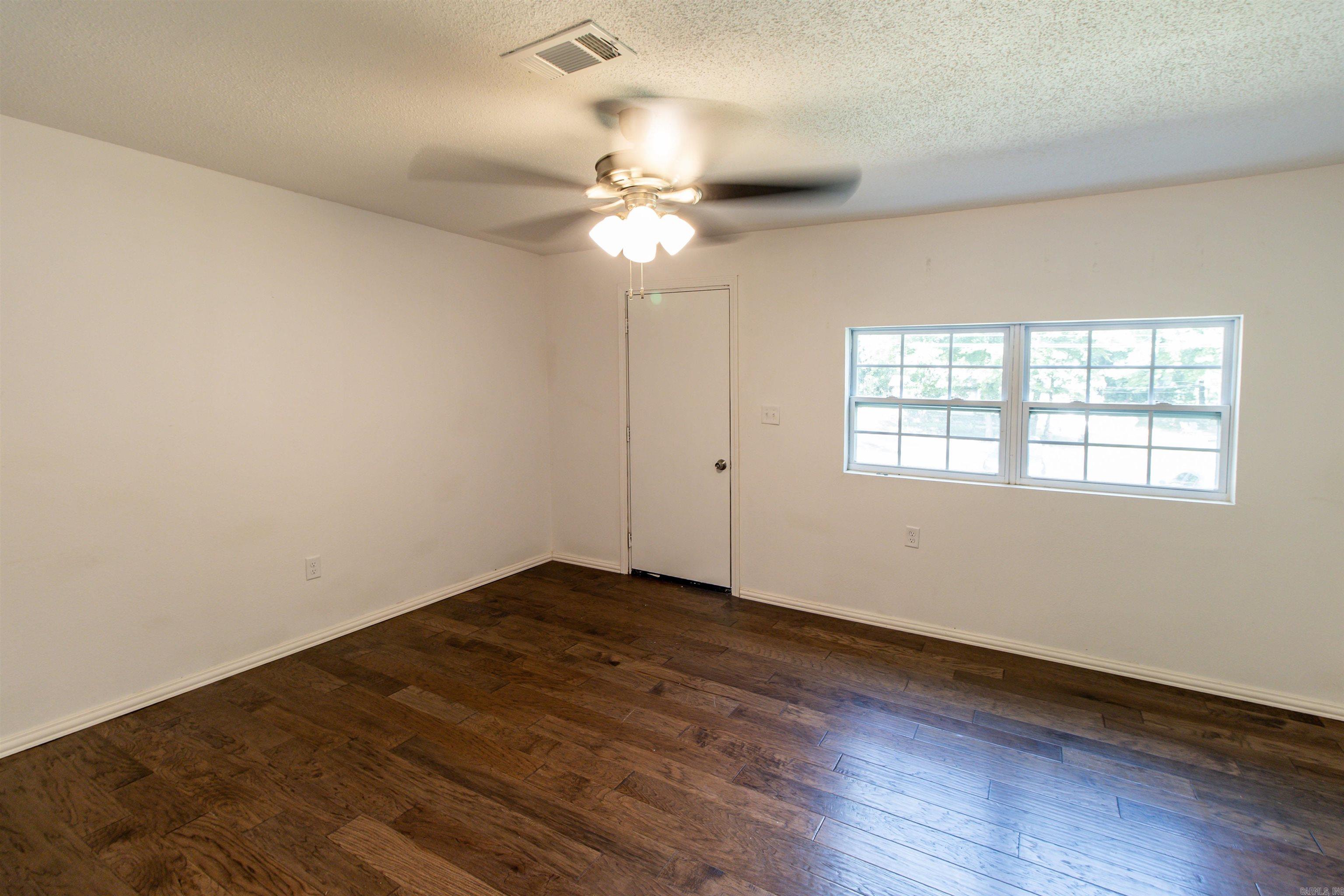 1423 1/2 S East St  Benton, AR