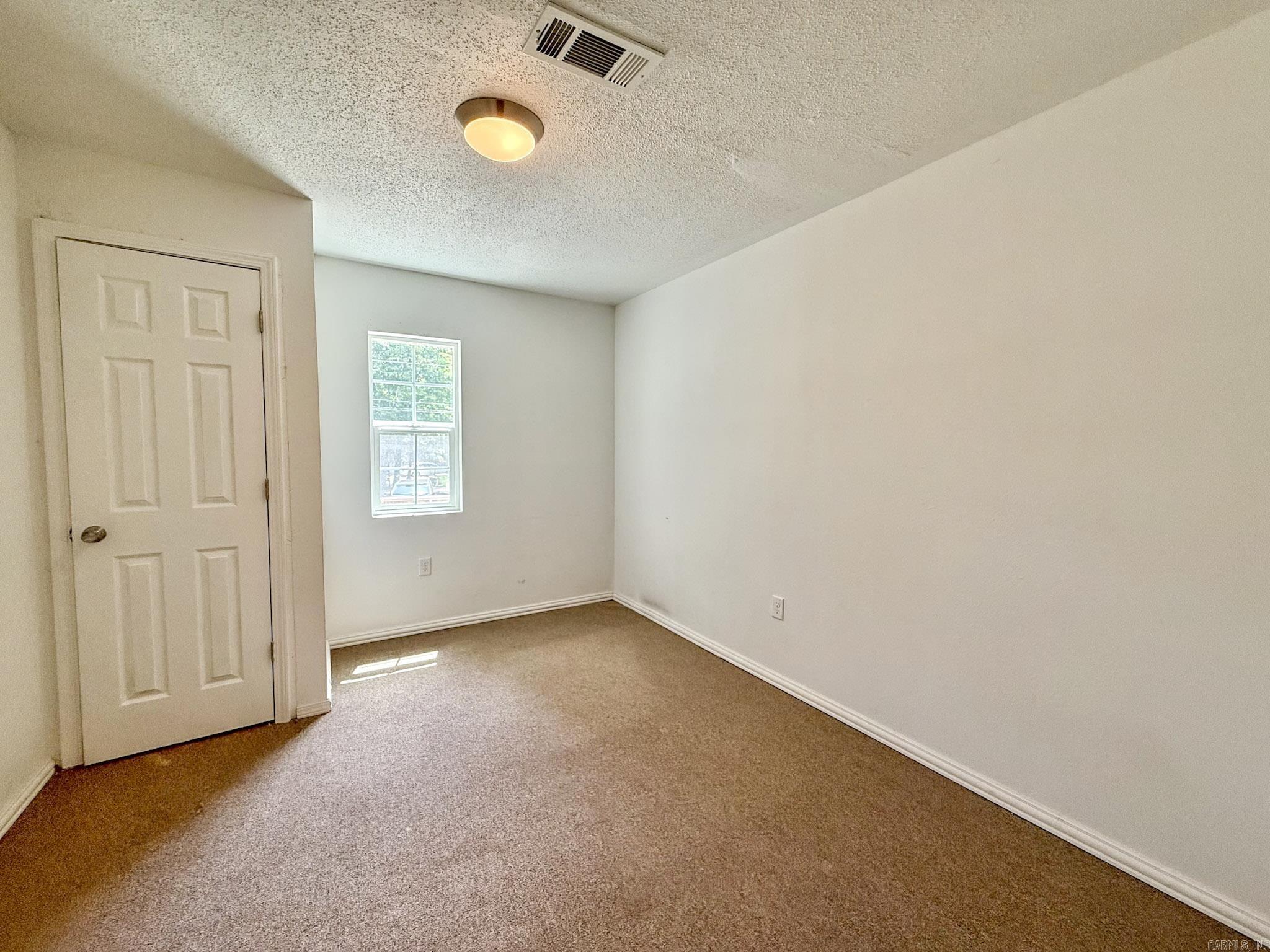 1423 1/2 S East St  Benton, AR