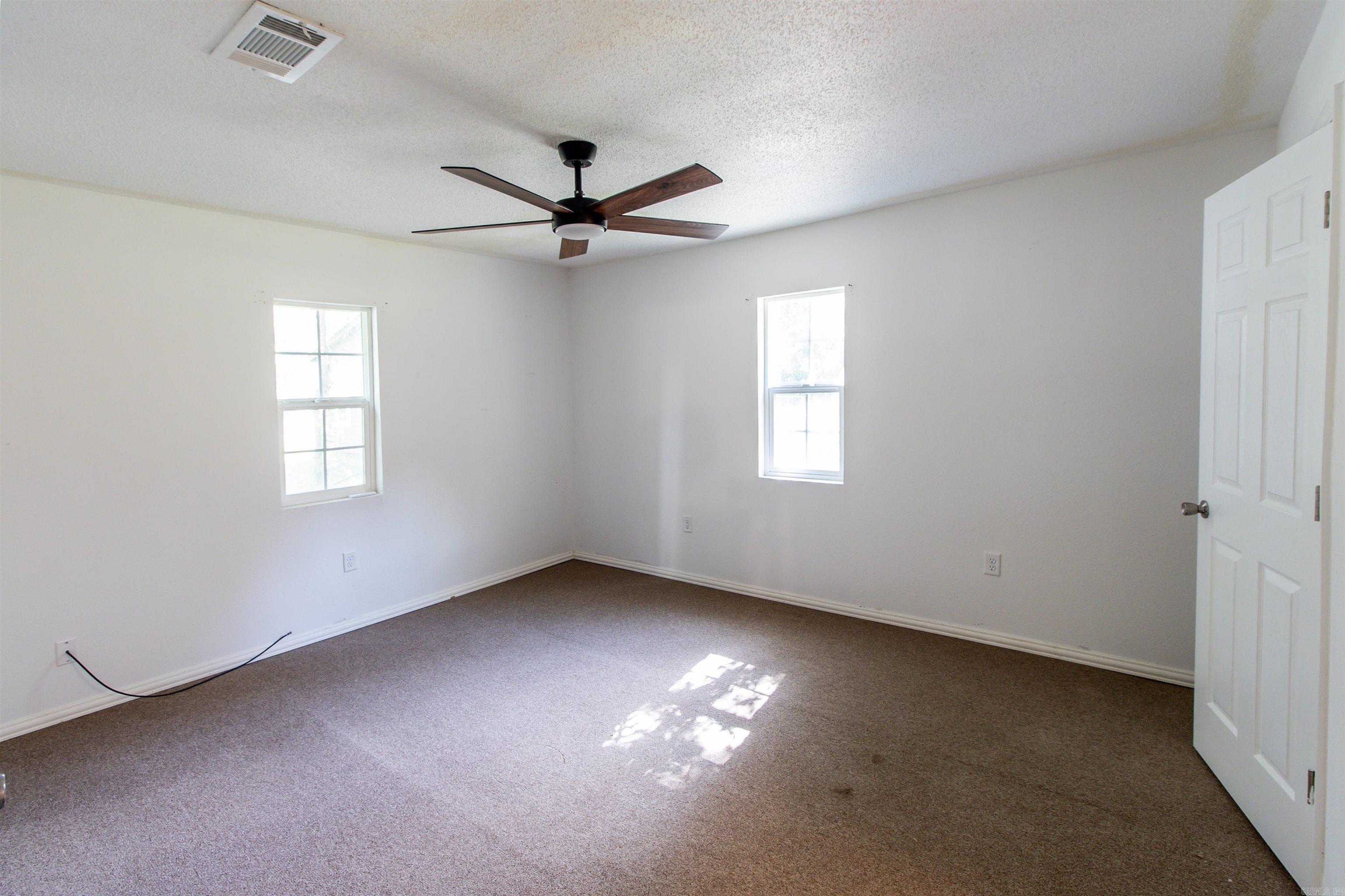 1423 1/2 S East St  Benton, AR