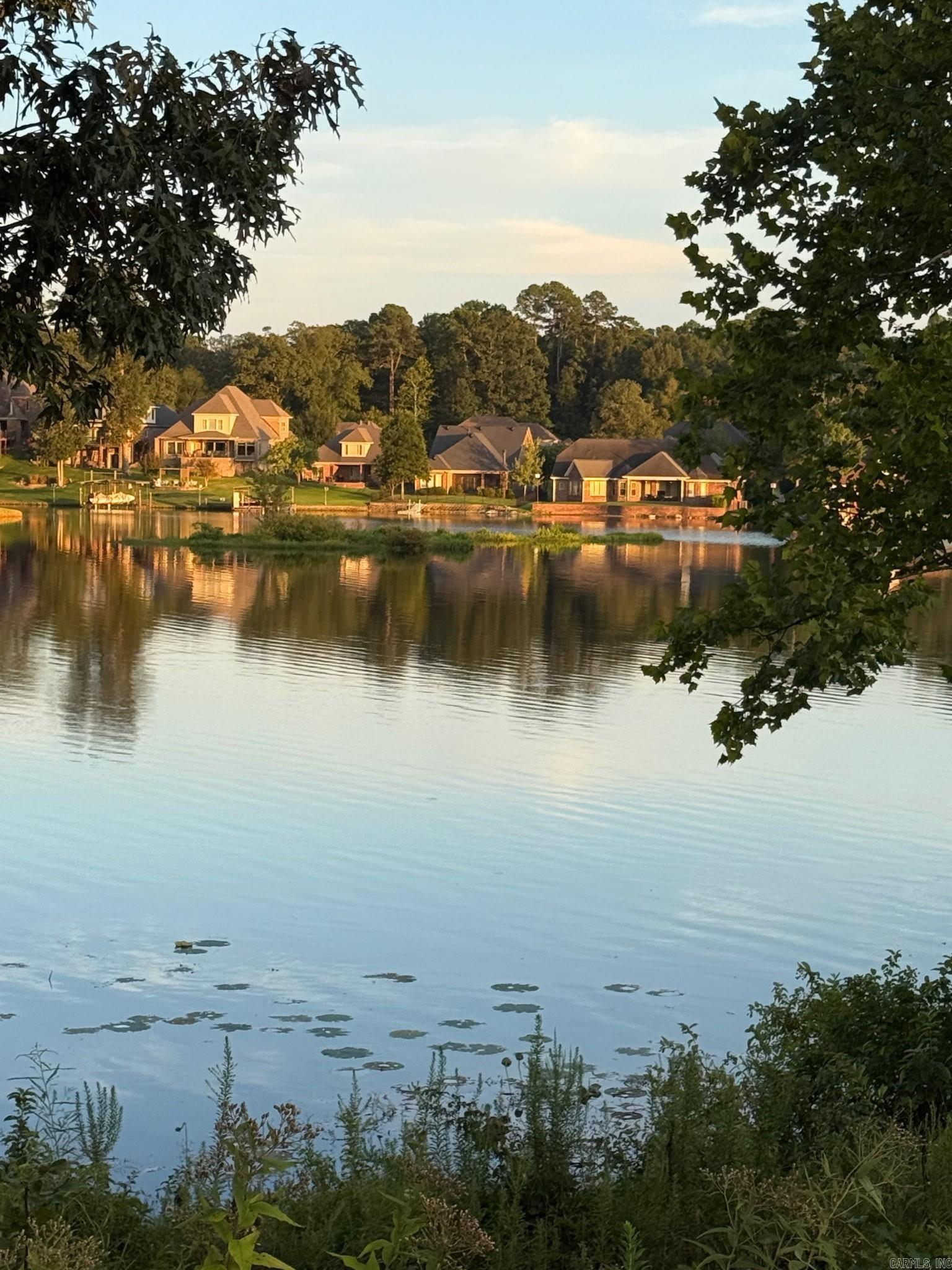7542 S Shoreline  Benton, AR