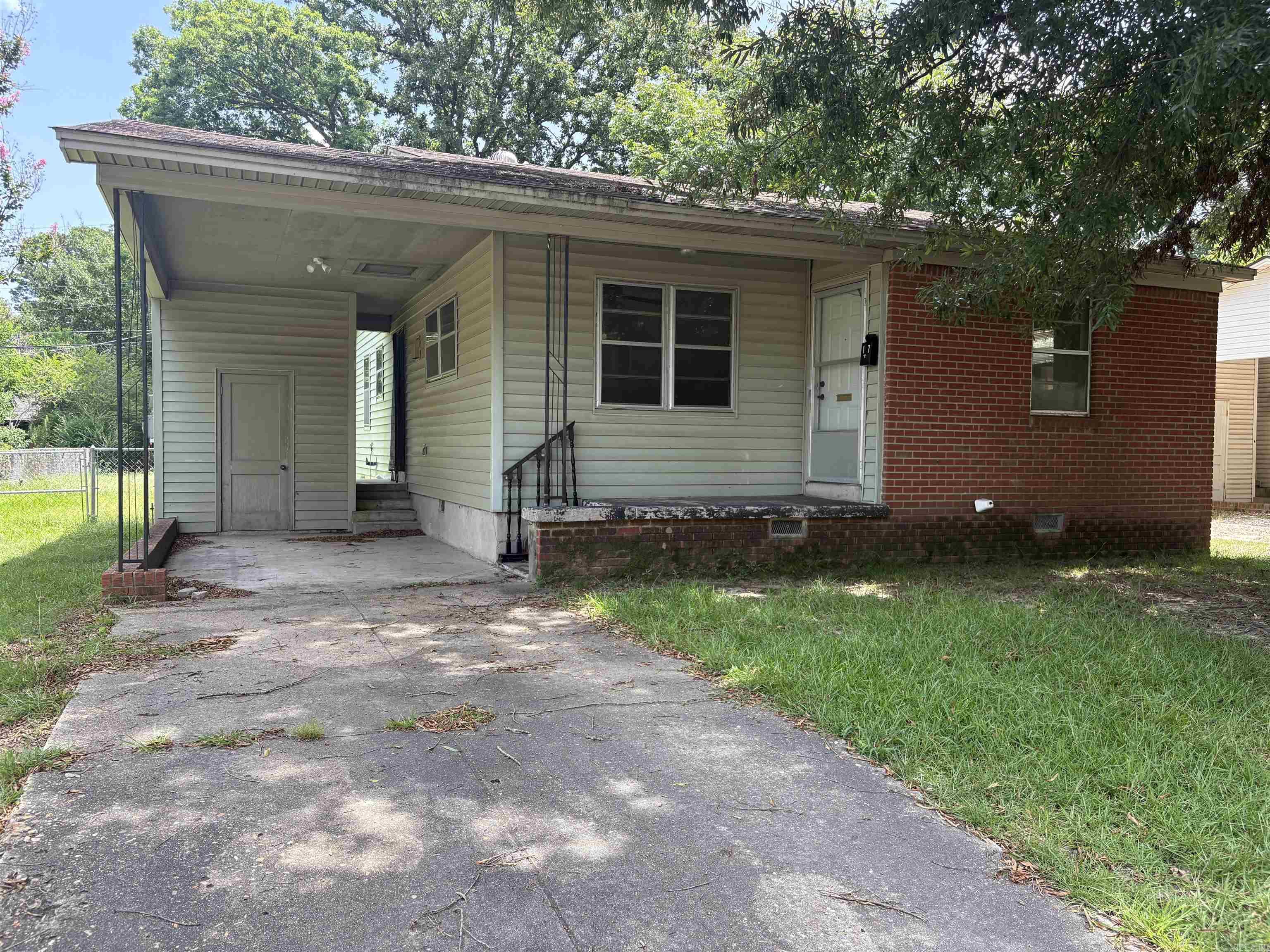 17 N Haley  Pine Bluff, AR