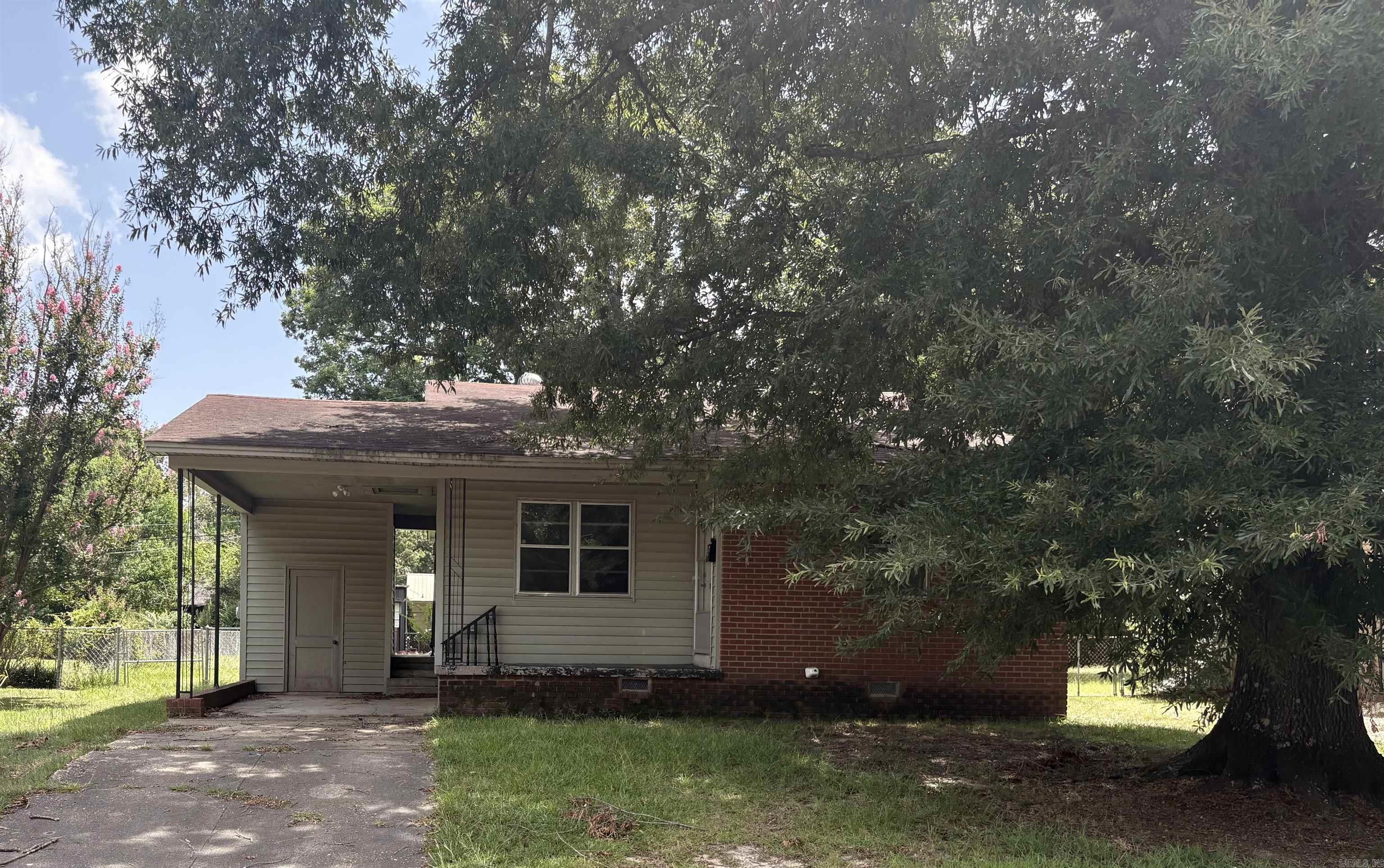 17 N Haley  Pine Bluff, AR