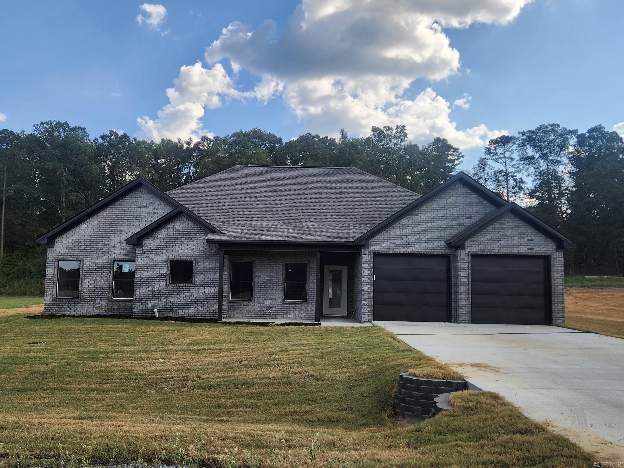 1136 Duke Drive — exterior