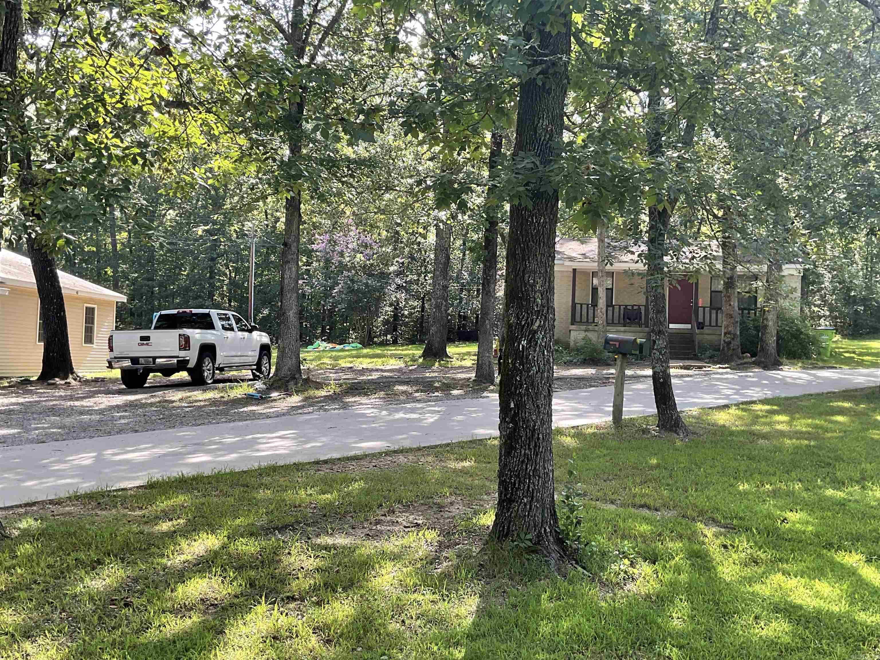 9076 Edgemont Rd.  Greers Ferry, AR