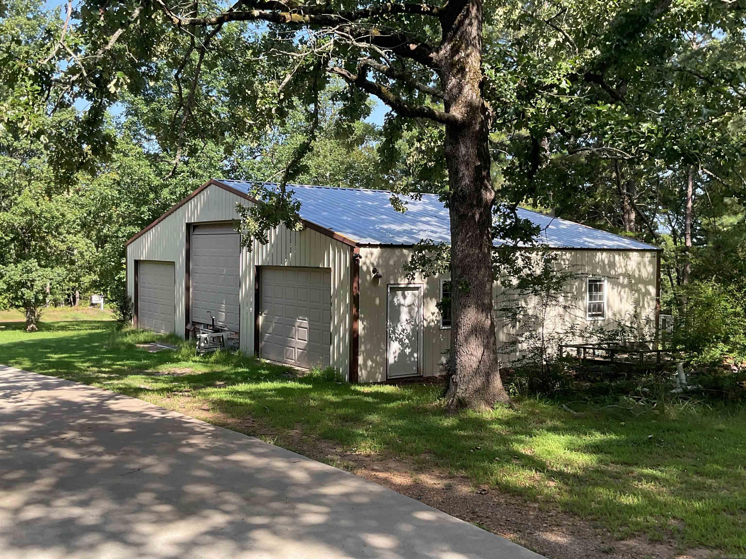 9076 Edgemont Rd.  Greers Ferry, AR