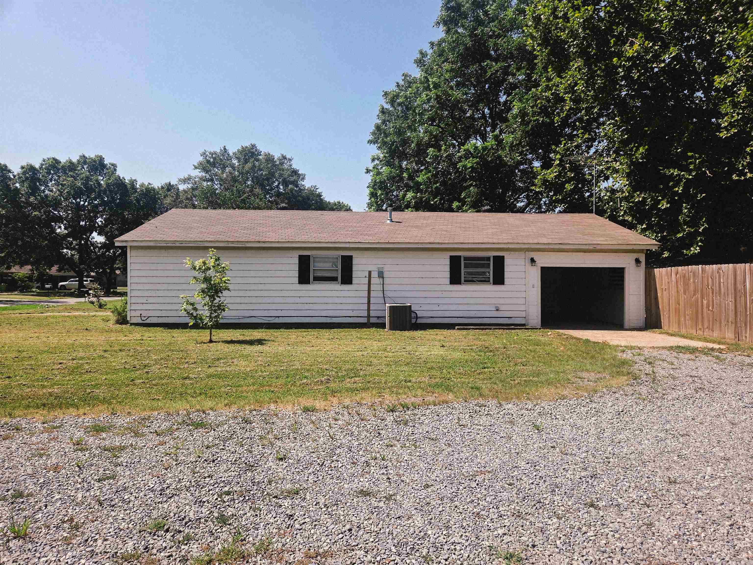 1202 S Wood St  Stuttgart, AR