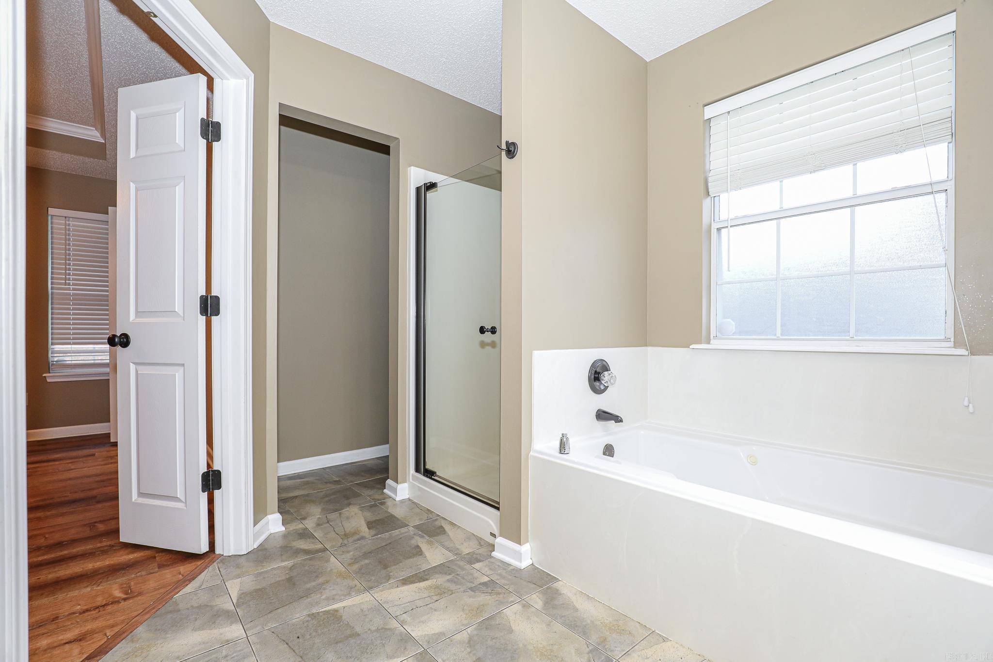 1816 DOVE DR  Benton, AR