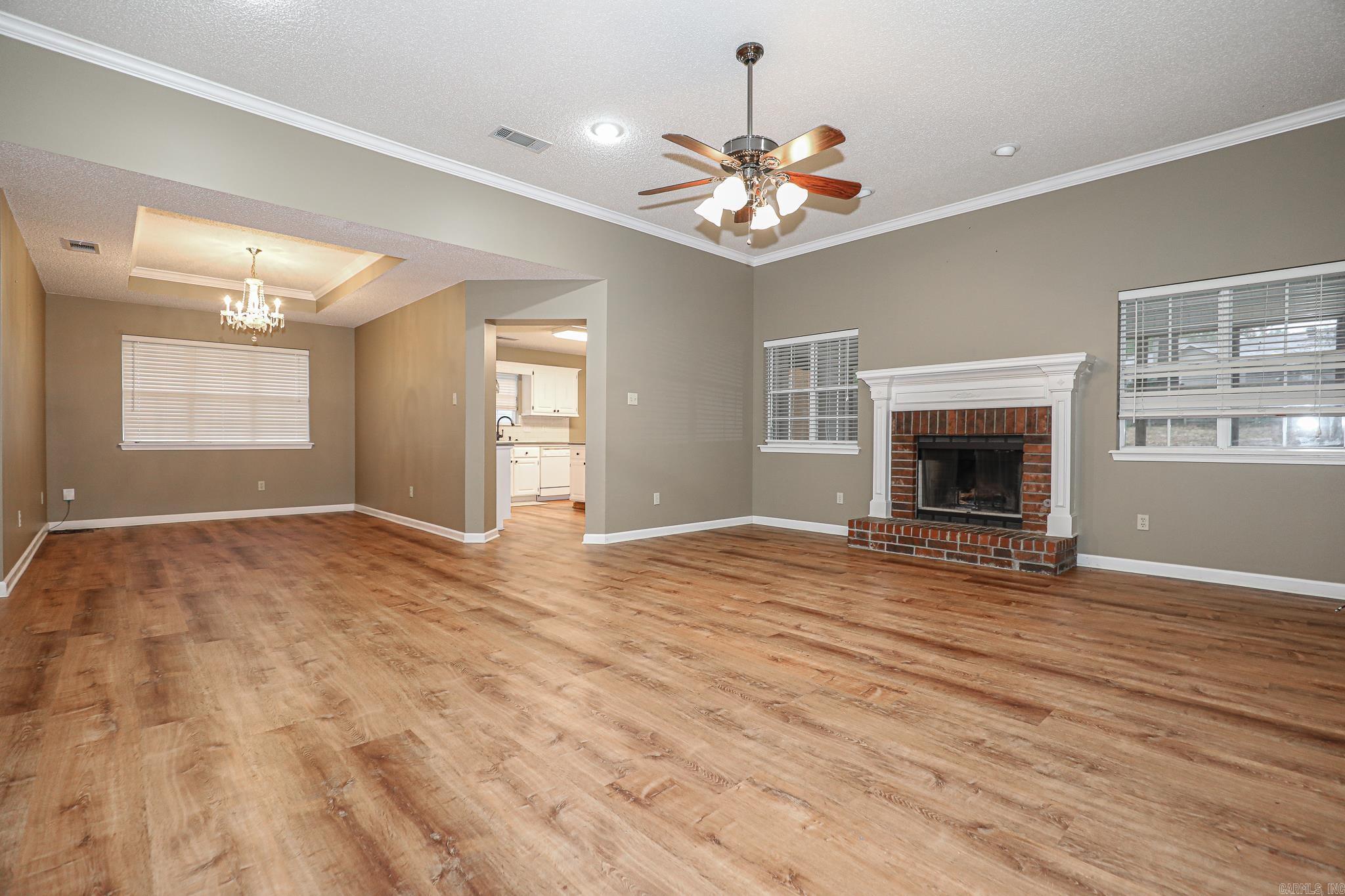 1816 DOVE DR  Benton, AR
