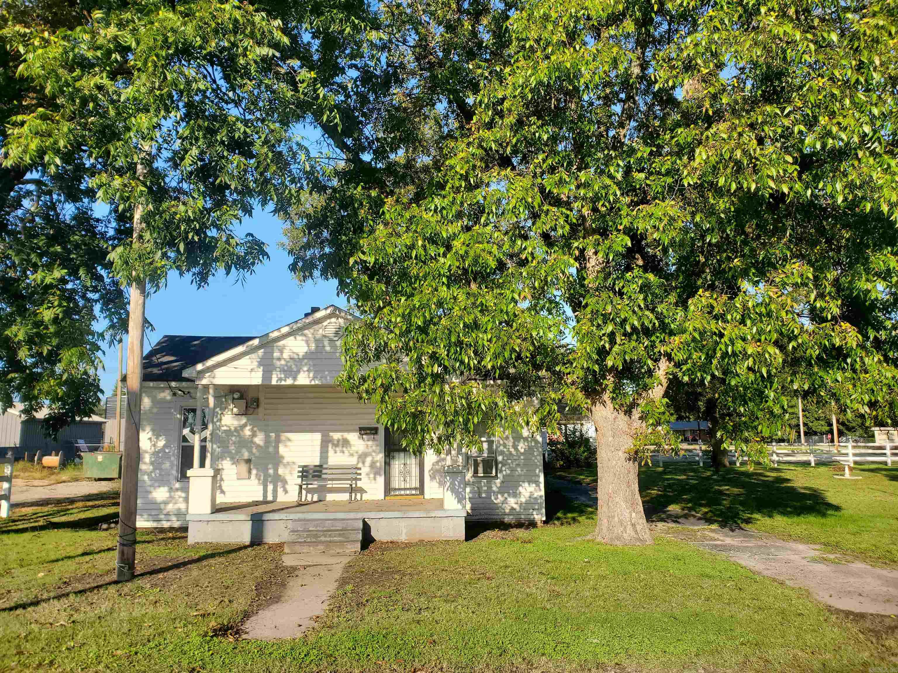 152 N Moore  Piggott, AR