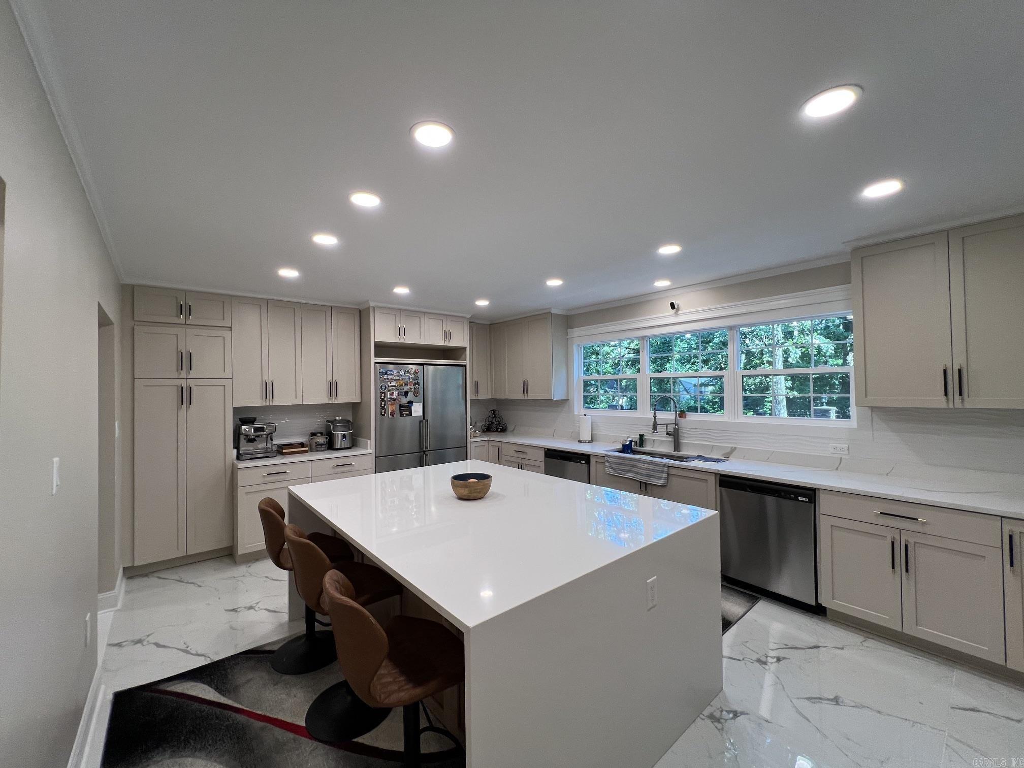 6223 CANTRELL  Little Rock, AR