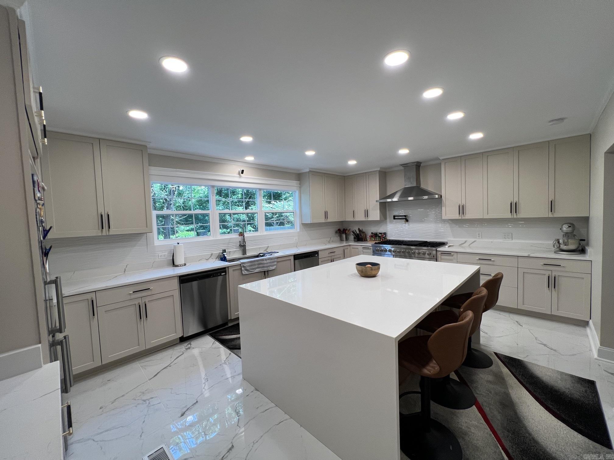 6223 CANTRELL  Little Rock, AR