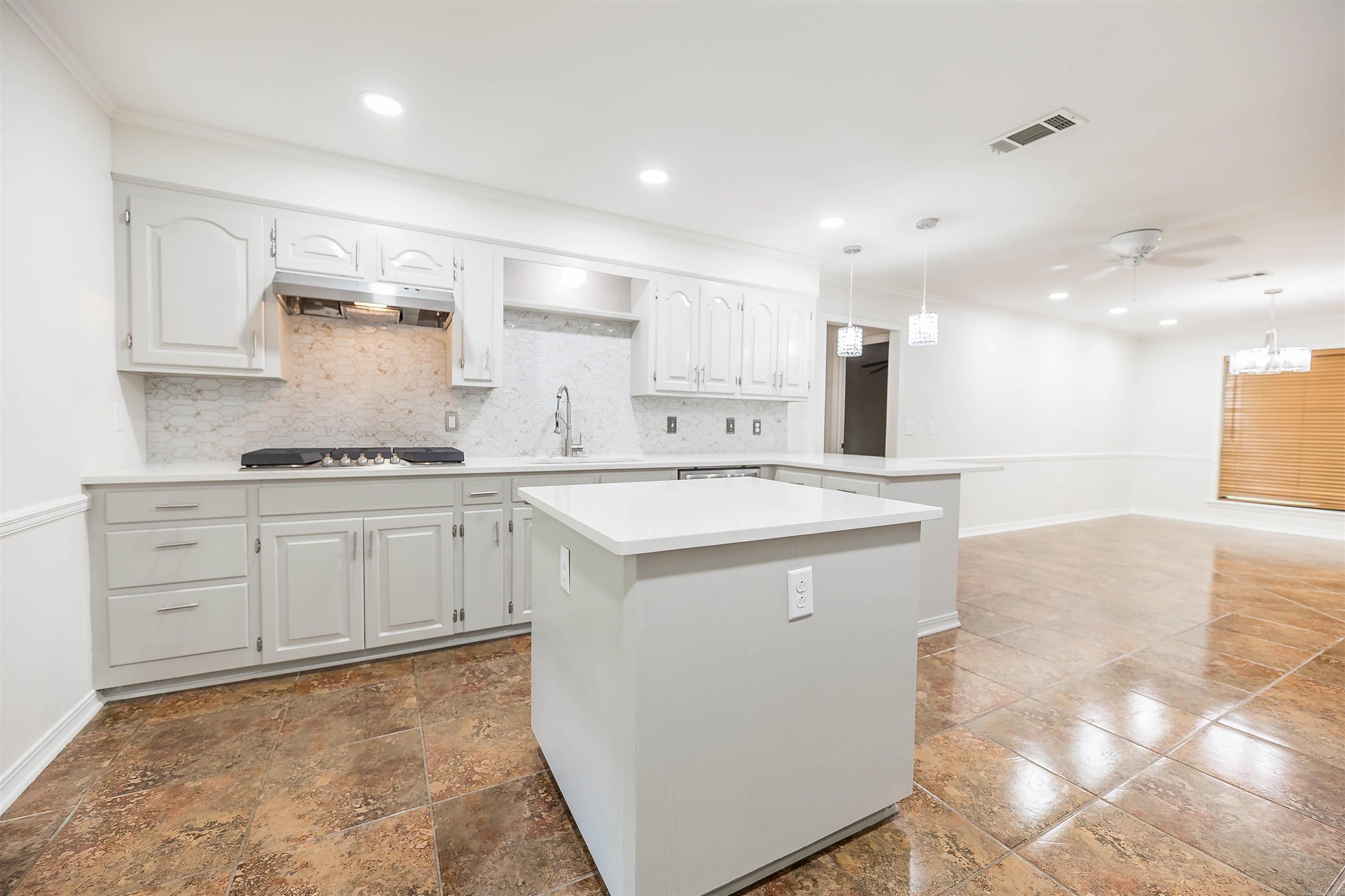 1265 Hollow Hills Dr  Camden, AR