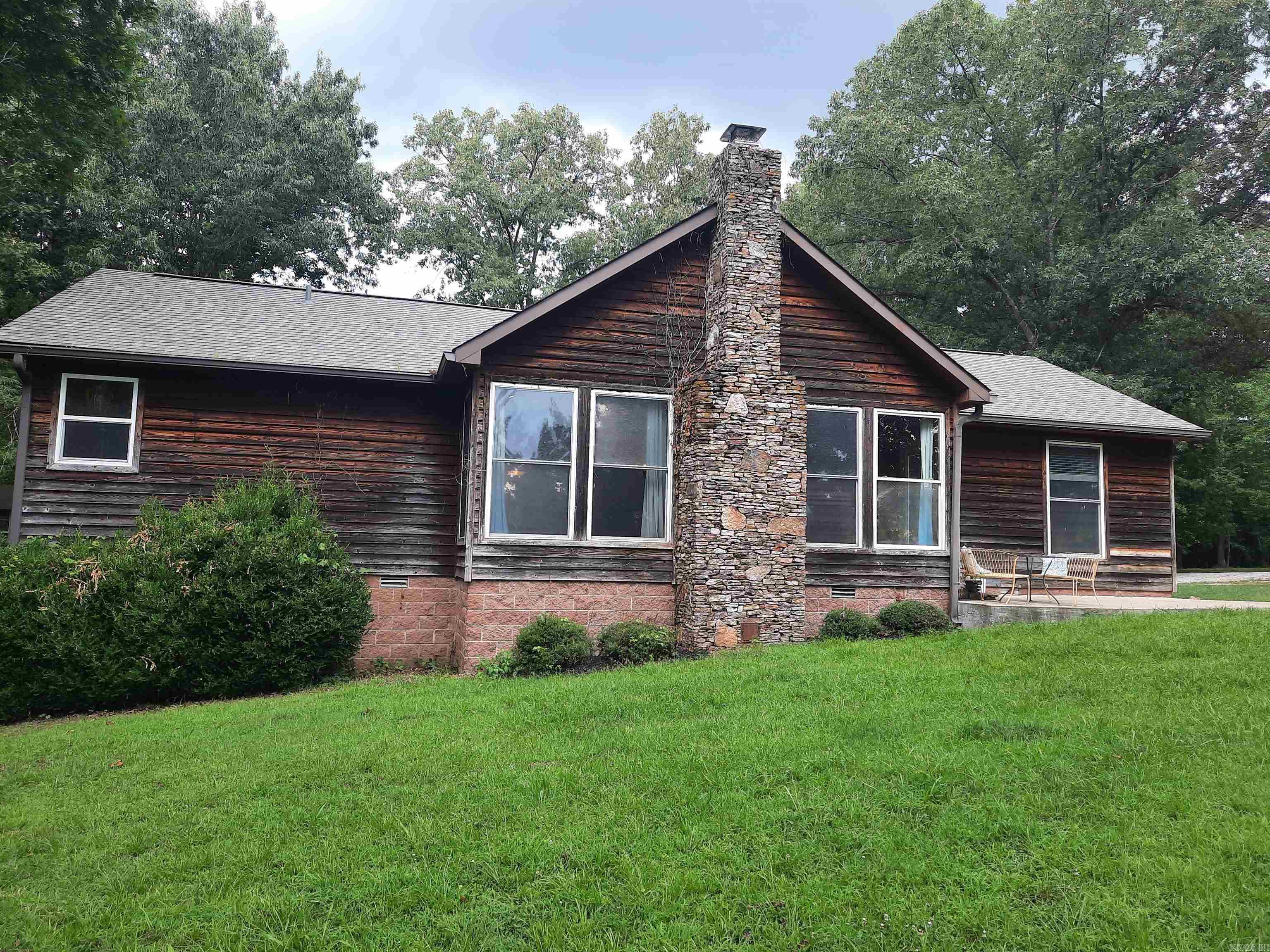 102 Clella Ct.  Mountain View, AR