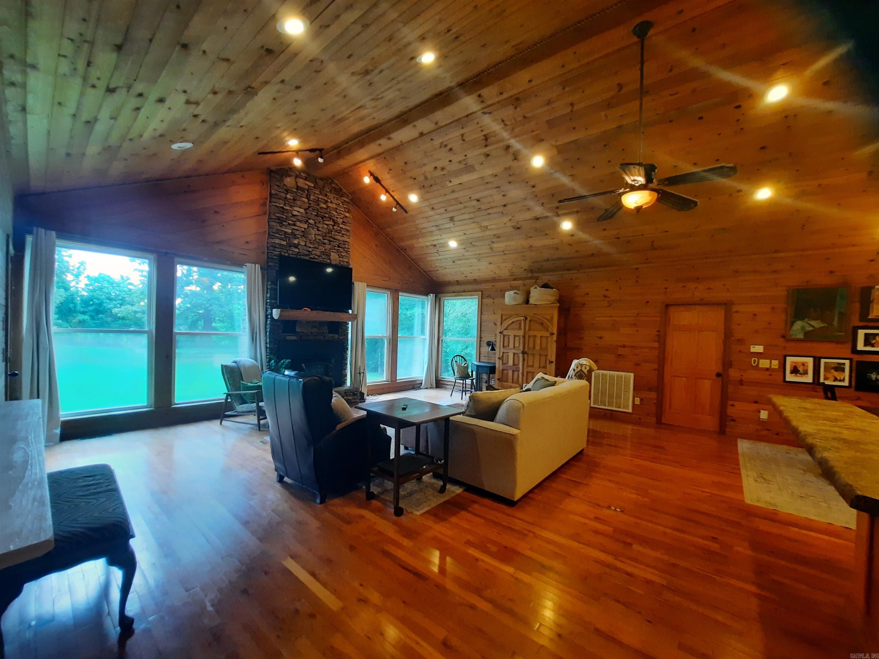 102 Clella Ct.  Mountain View, AR