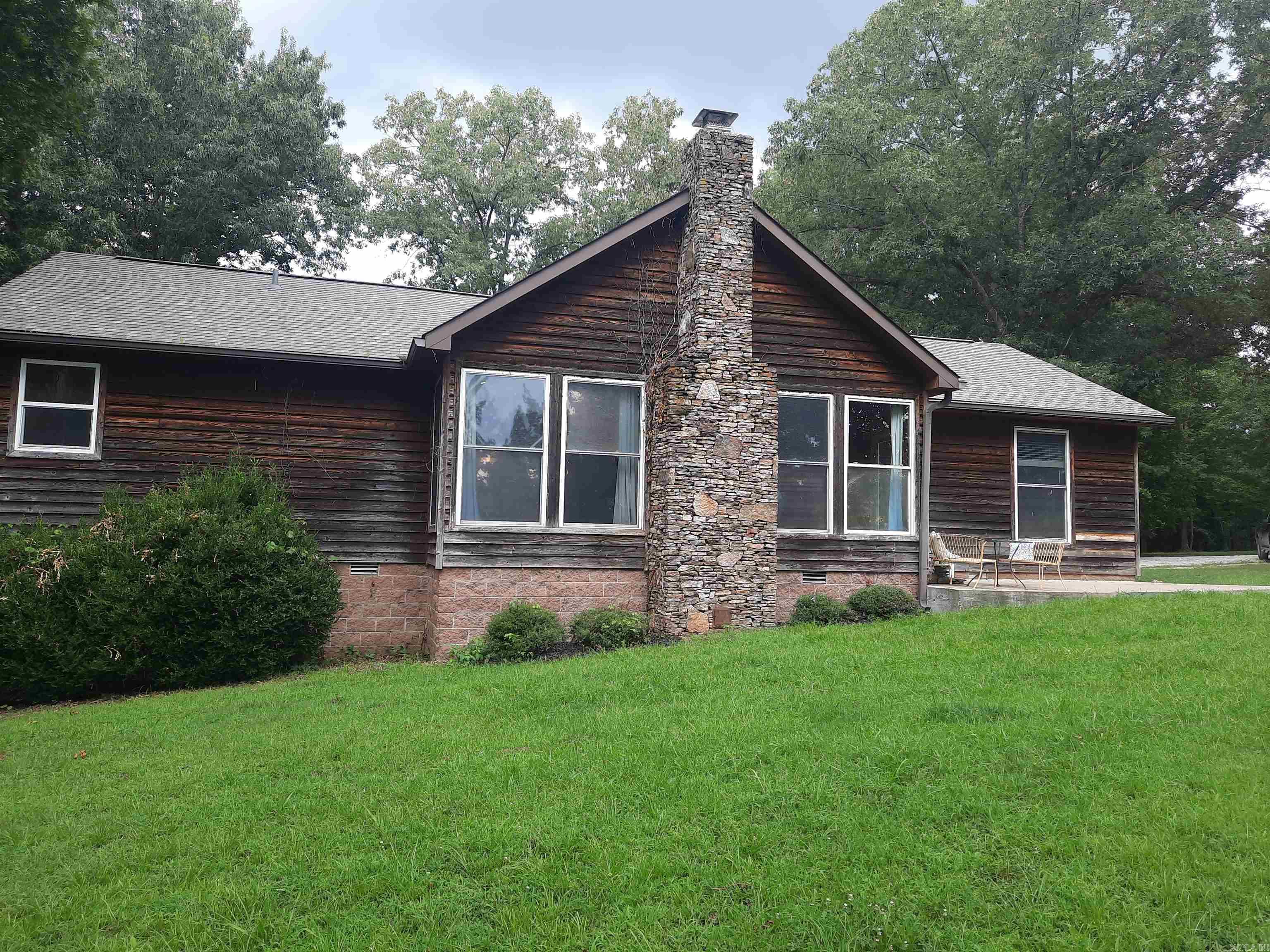 102 Clella Ct.  Mountain View, AR