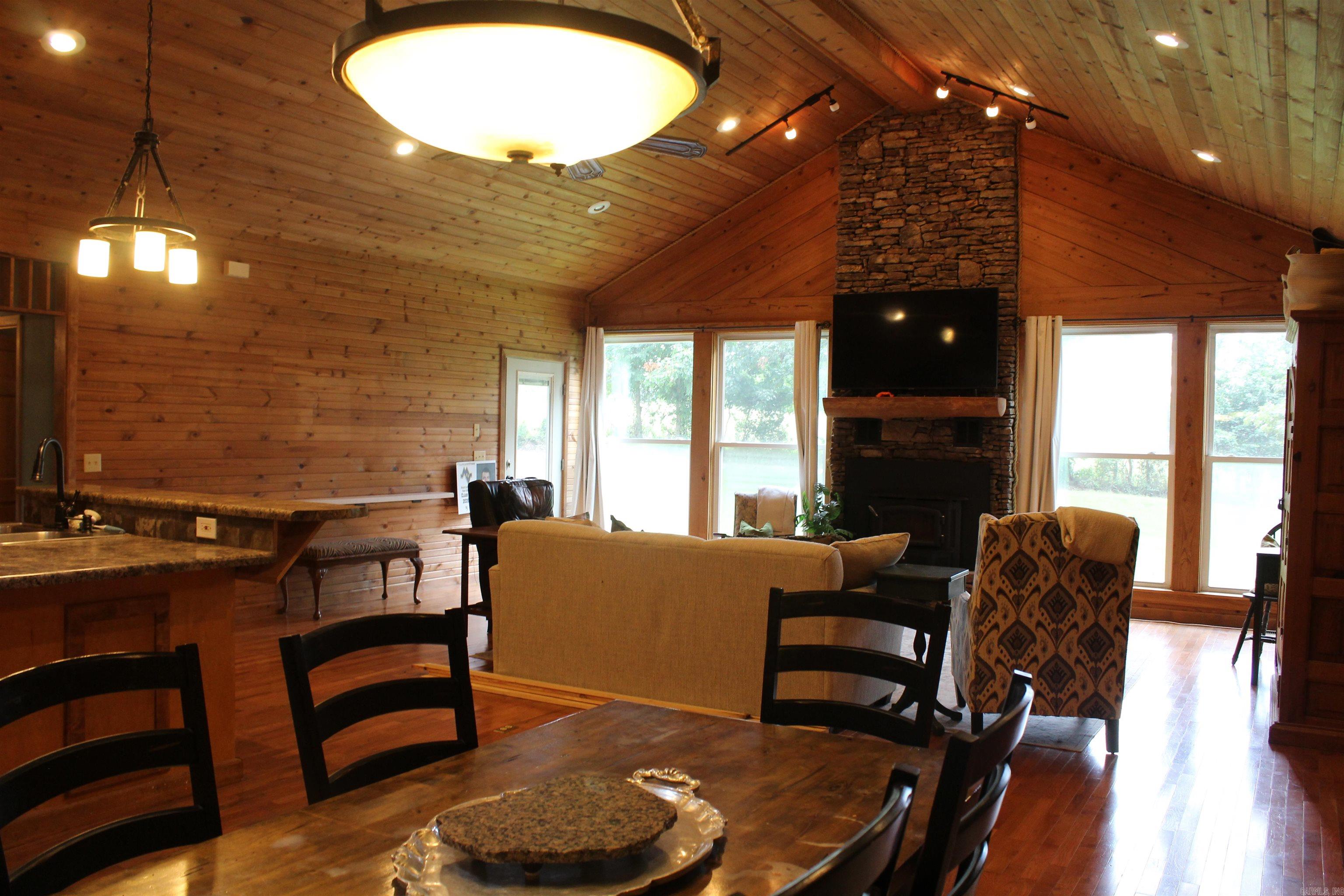 102 Clella Ct.  Mountain View, AR