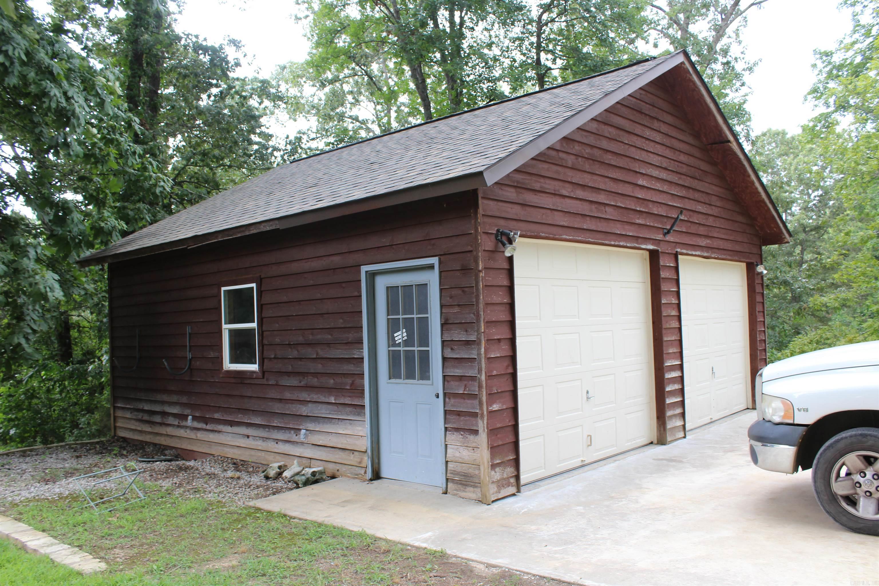 102 Clella Ct.  Mountain View, AR