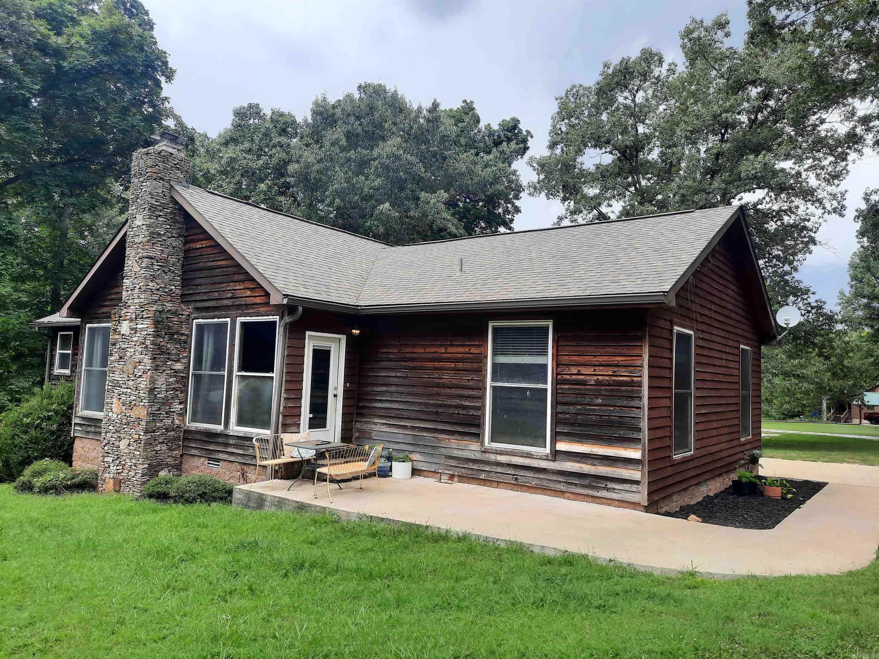102 Clella Ct.  Mountain View, AR