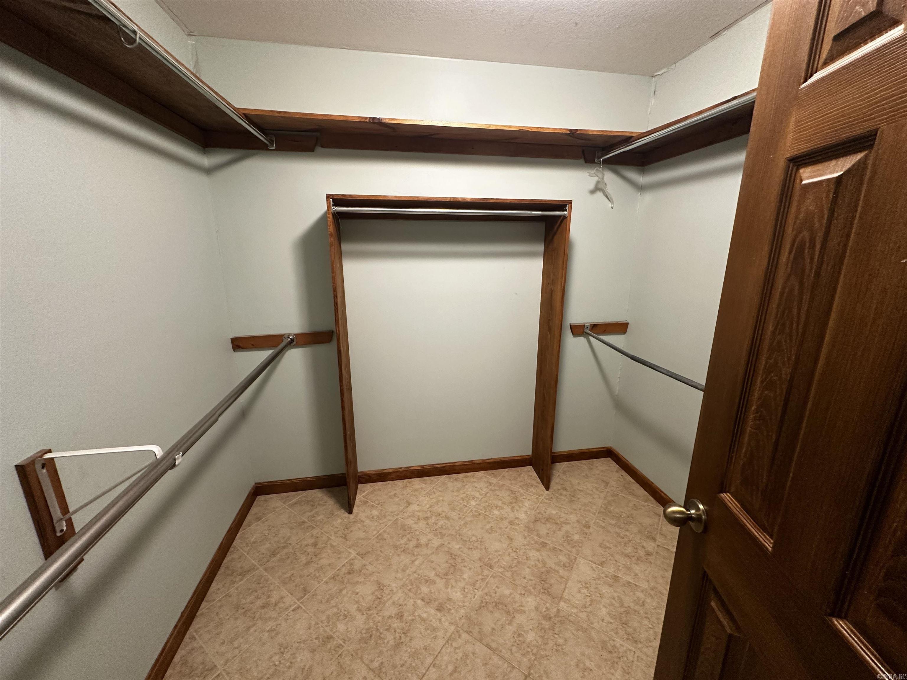 390 Cooper Point  Mountain View, AR