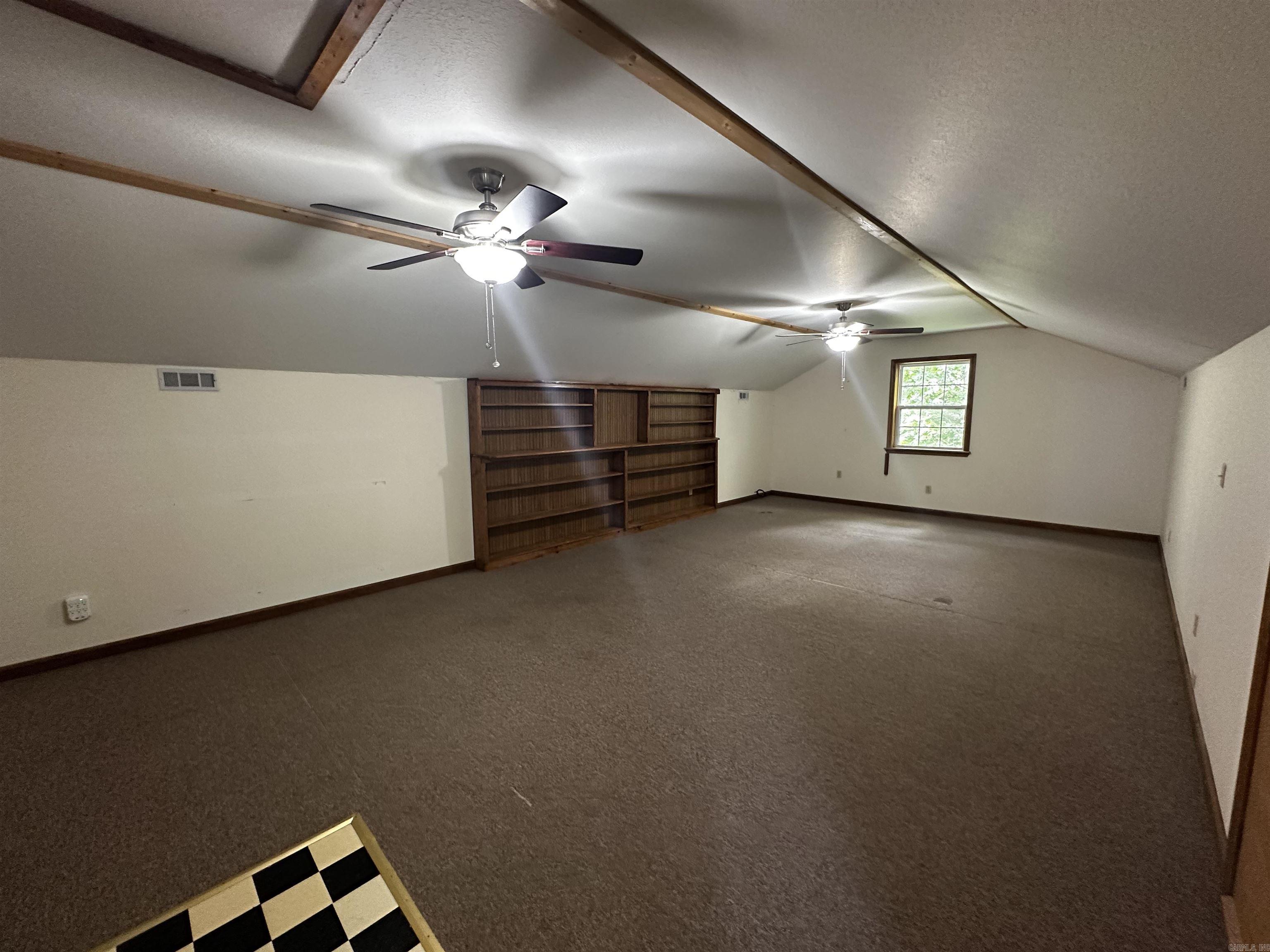 390 Cooper Point  Mountain View, AR