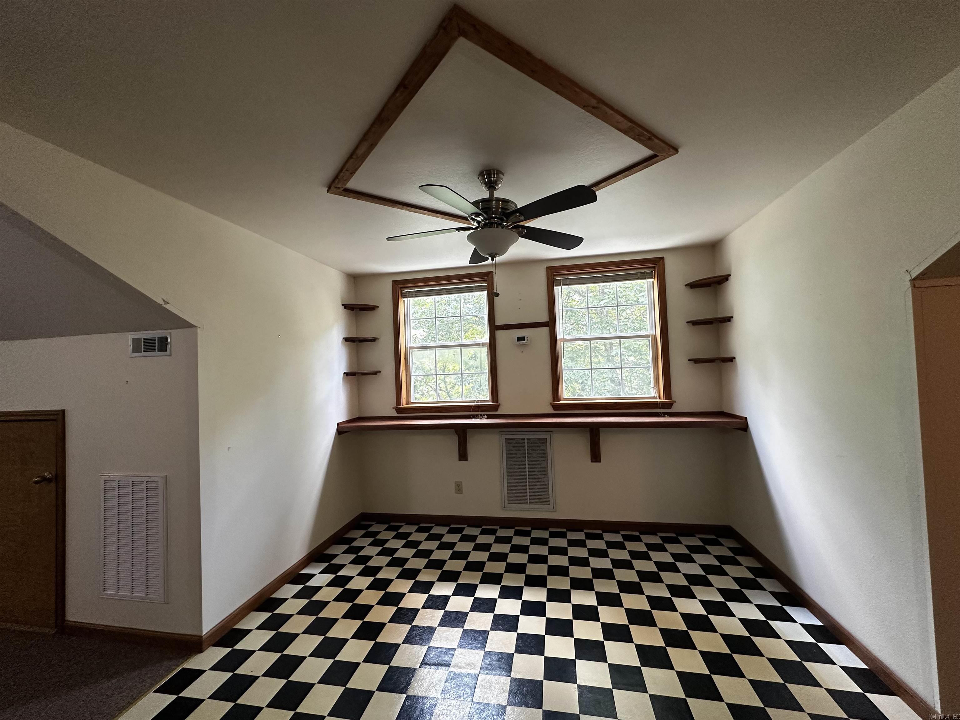 390 Cooper Point  Mountain View, AR