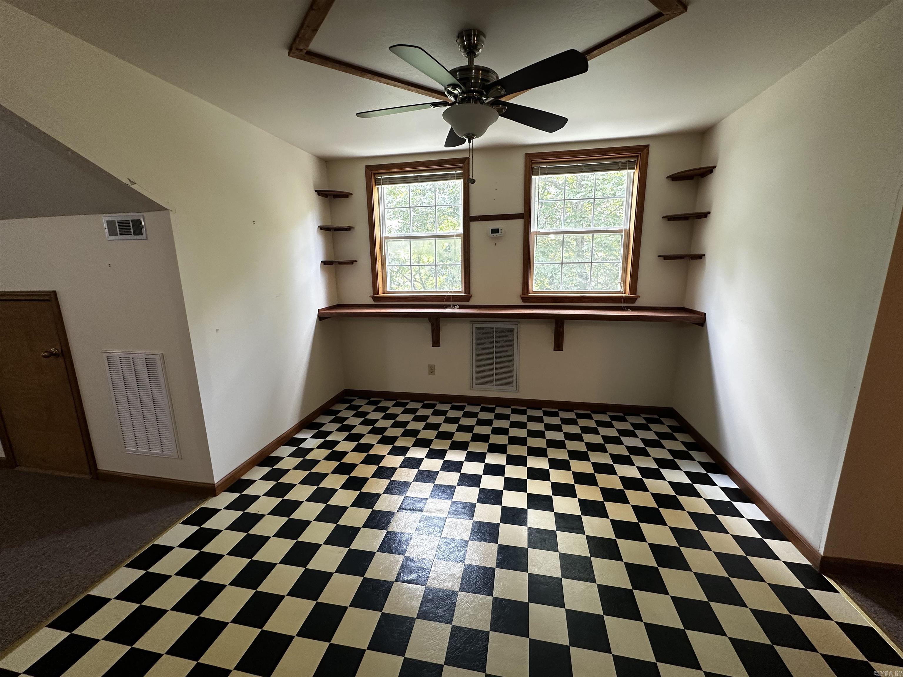 390 Cooper Point  Mountain View, AR